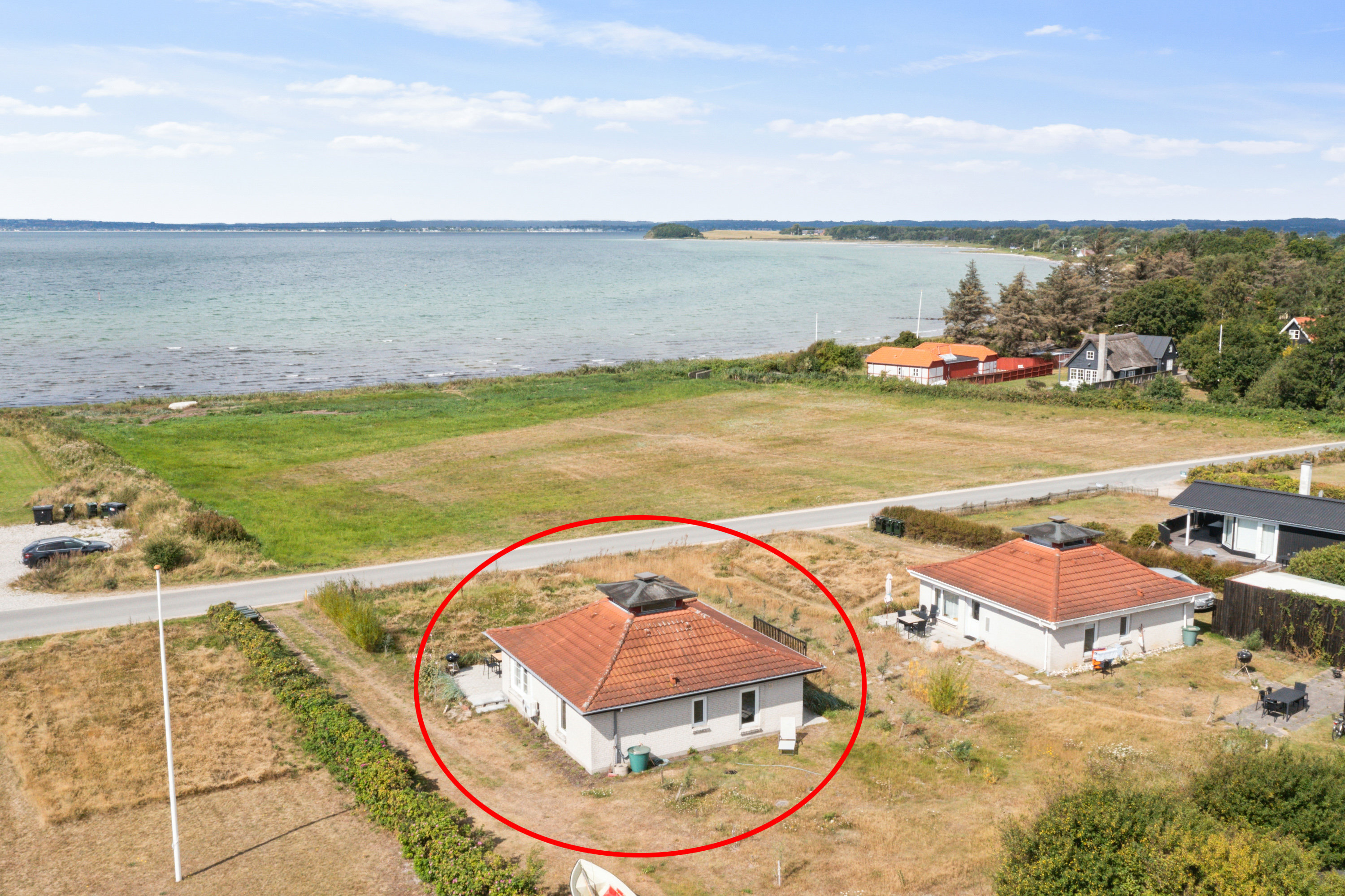 Miniaturebillede 2: luftfoto. Billede af Vestre Strandvej 35, Skødshoved Strand, 8420 Knebel