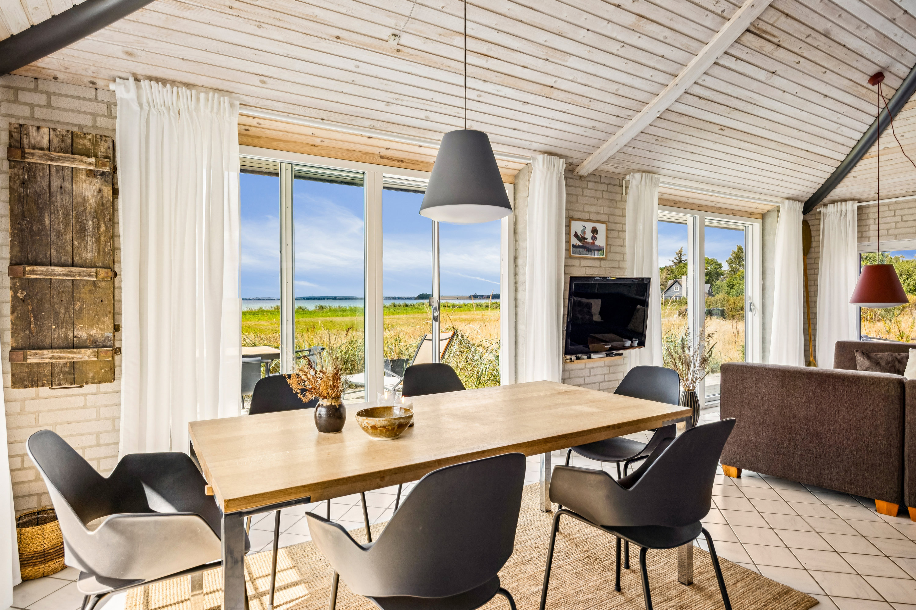 Fremhævet stue billede i fuldskærmstilstand. Billede af Vestre Strandvej 35, Skødshoved Strand, 8420 Knebel