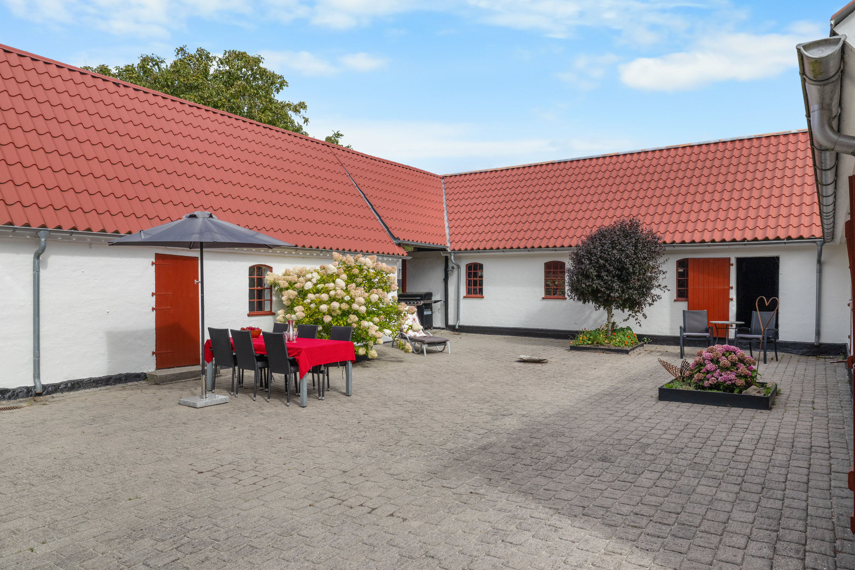 Fremhævet facade billede i fuldskærmstilstand. Billede af Strandvejen 38, Vester Åby, 5600 Faaborg