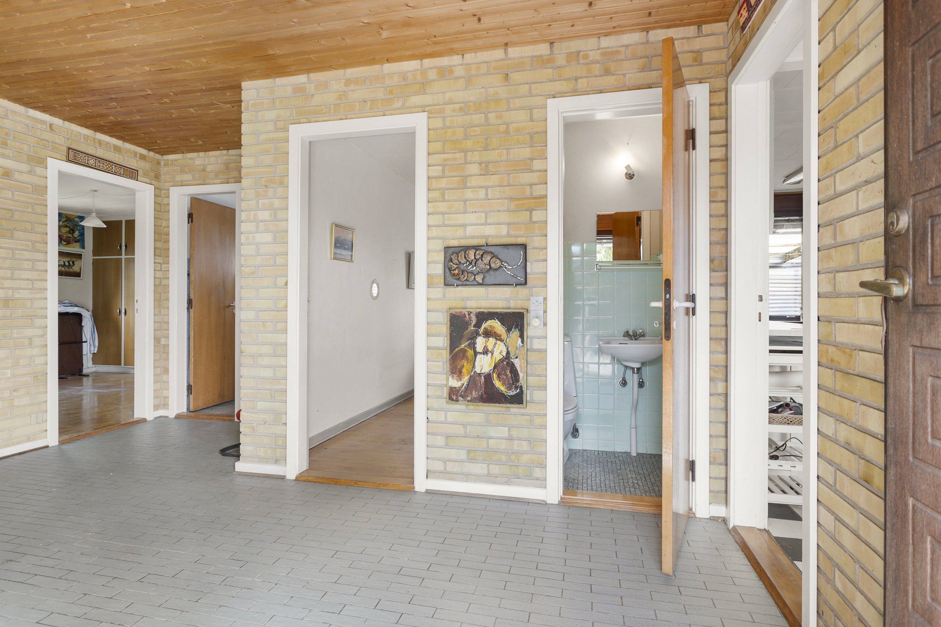 Fremhævet gang billede i fuldskærmstilstand. Billede af Rypevej 12, 9970 Strandby