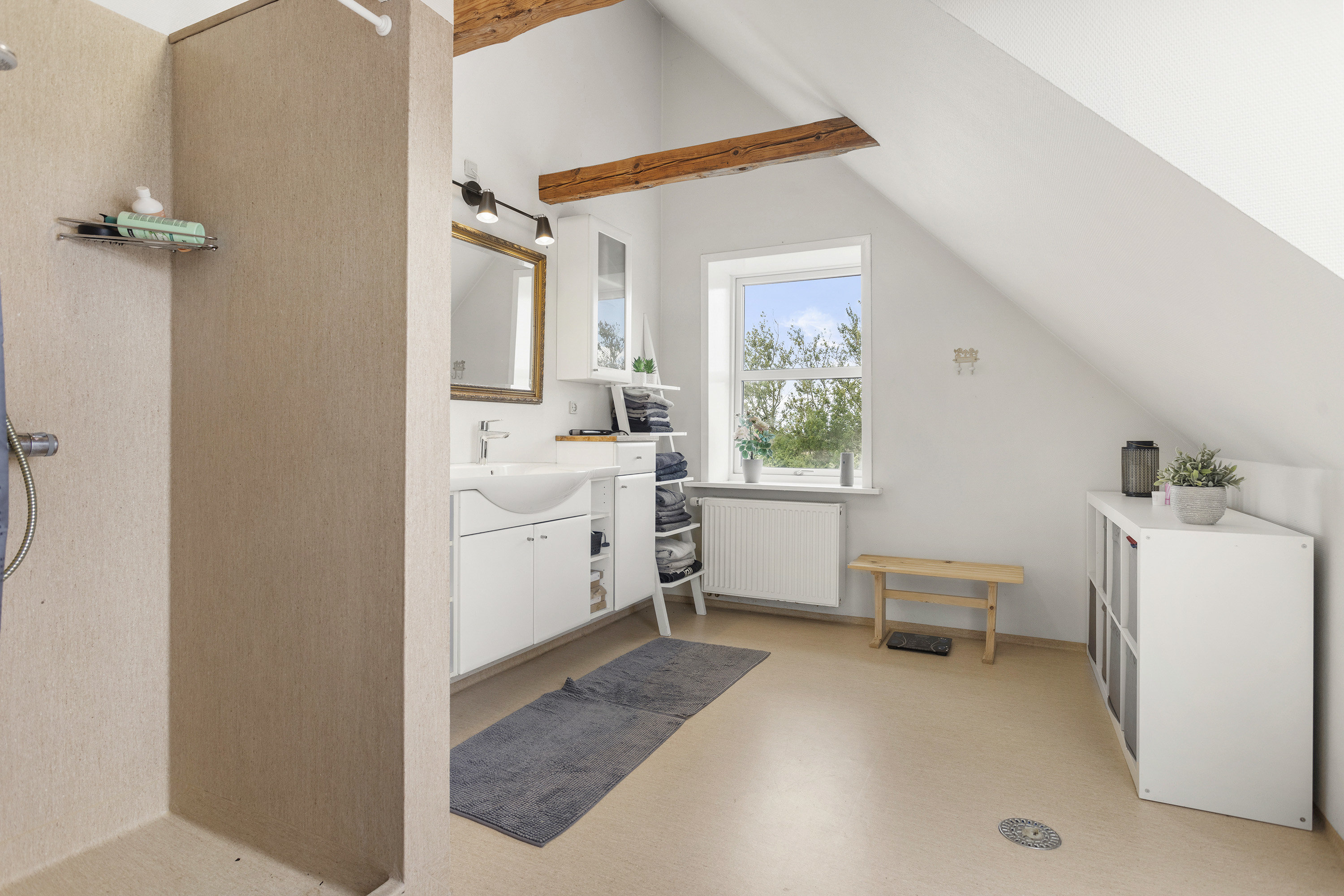 Fremhævet badeværelse billede i fuldskærmstilstand. Billede af Fjembevej 17, 9352 Dybvad