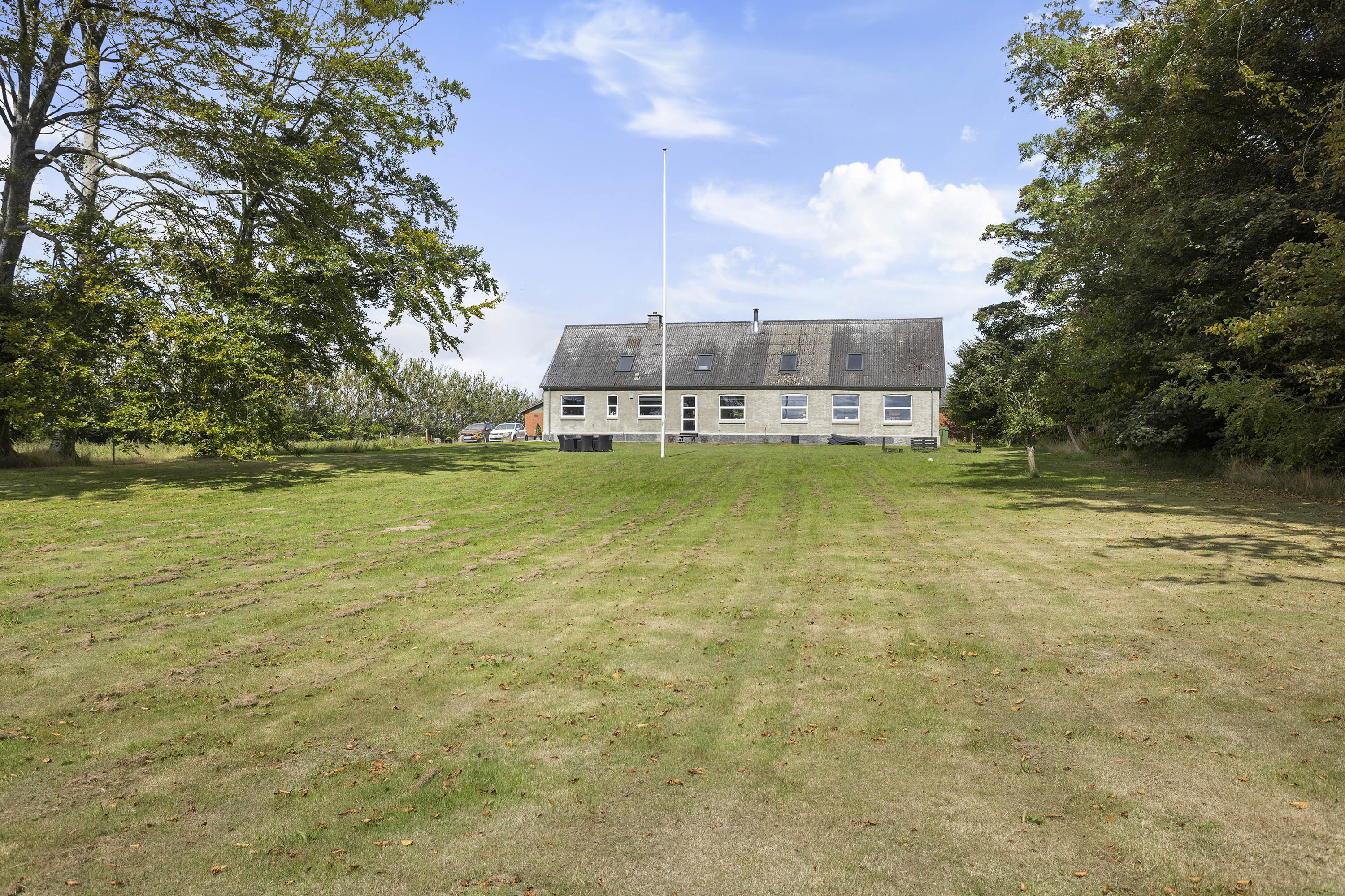 Miniaturebillede 1: facade. Billede af Fjembevej 17, 9352 Dybvad