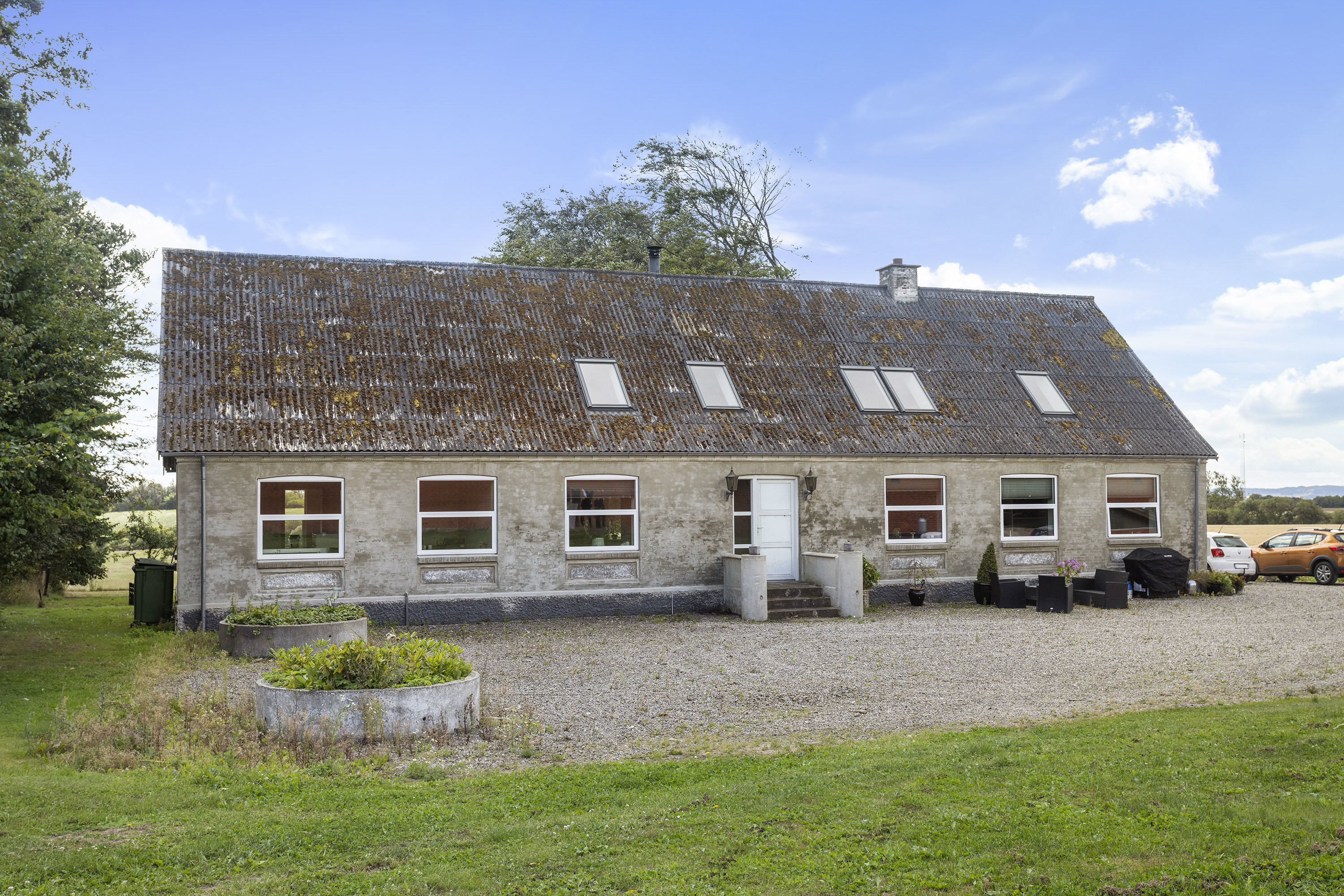 Fremhævet facade billede i fuldskærmstilstand. Billede af Fjembevej 17, 9352 Dybvad