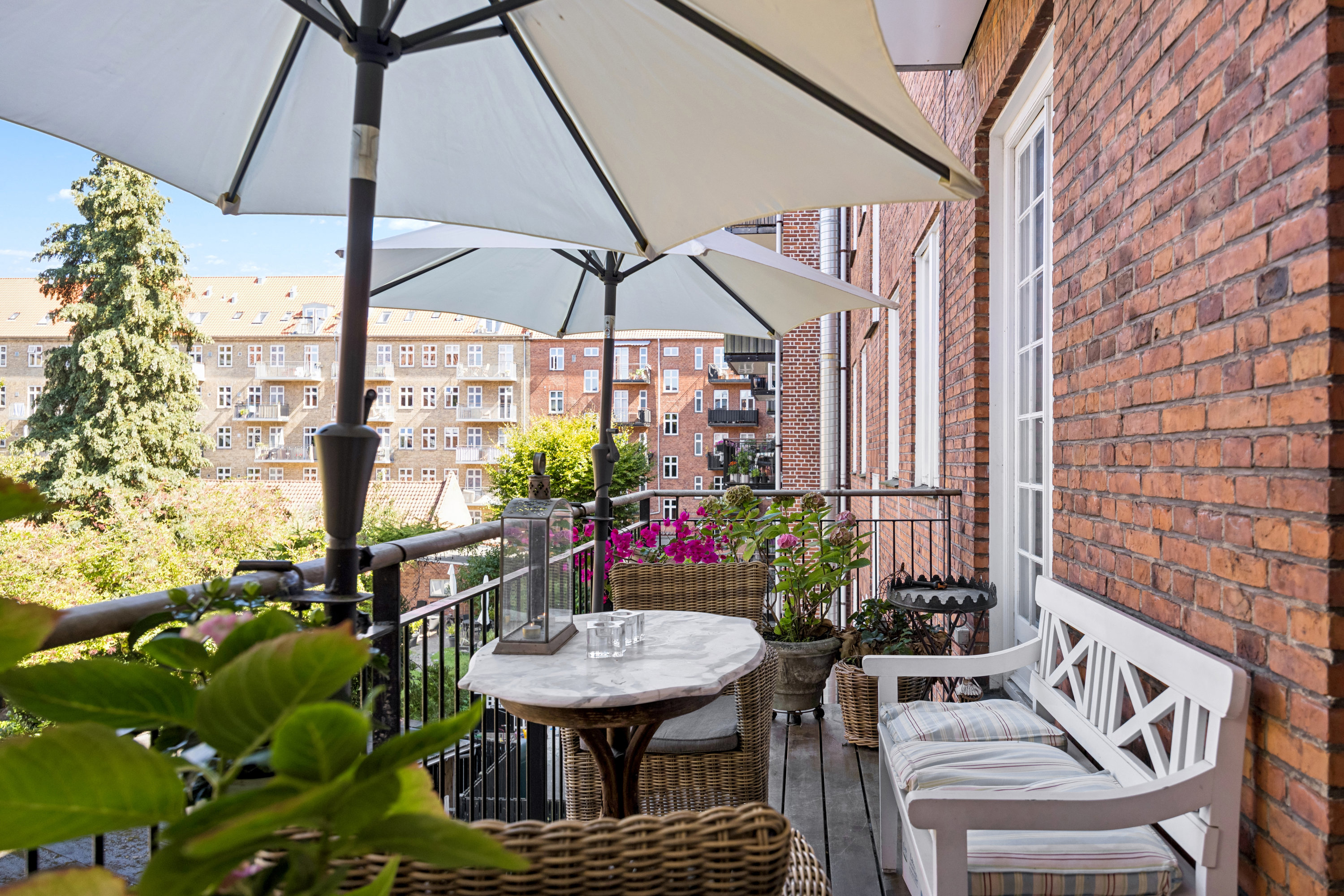 Fremhævet altan billede i fuldskærmstilstand. Billede af Peter Bangs Vej 78, 2. tv., 2000 Frederiksberg