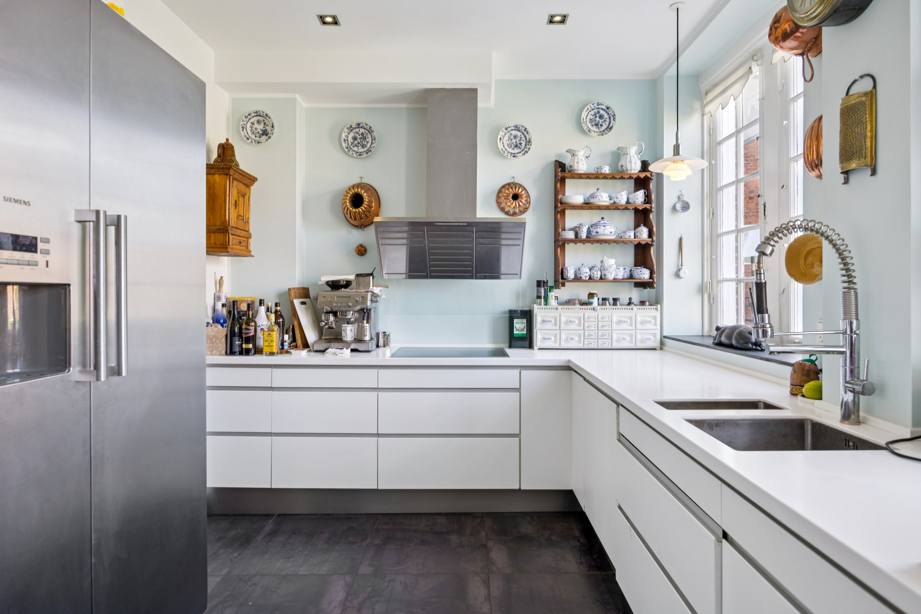 Fremhævet køkken billede i fuldskærmstilstand. Billede af Peter Bangs Vej 78, 2. tv., 2000 Frederiksberg