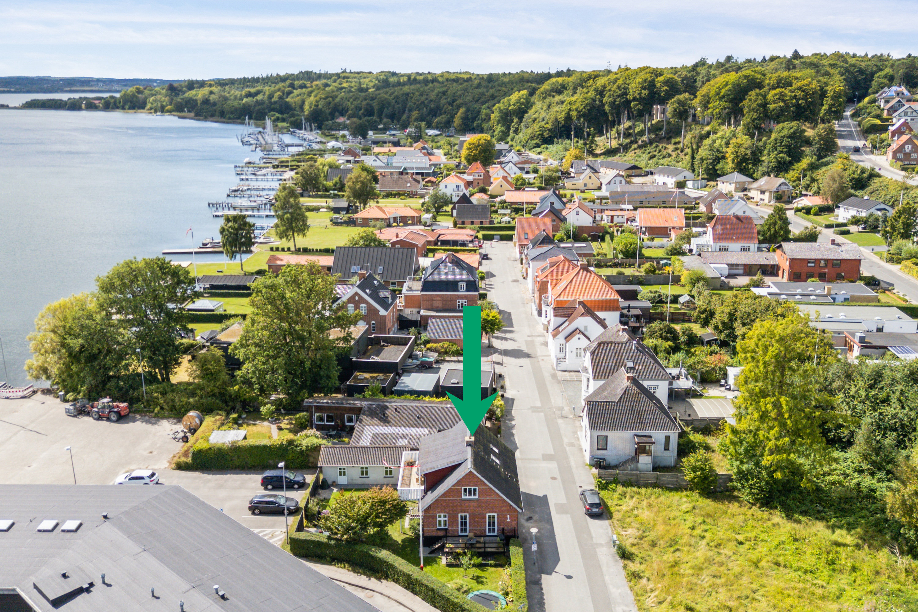 Fremhævet luftfoto billede i fuldskærmstilstand. Billede af Strandvej 1, 9560 Hadsund