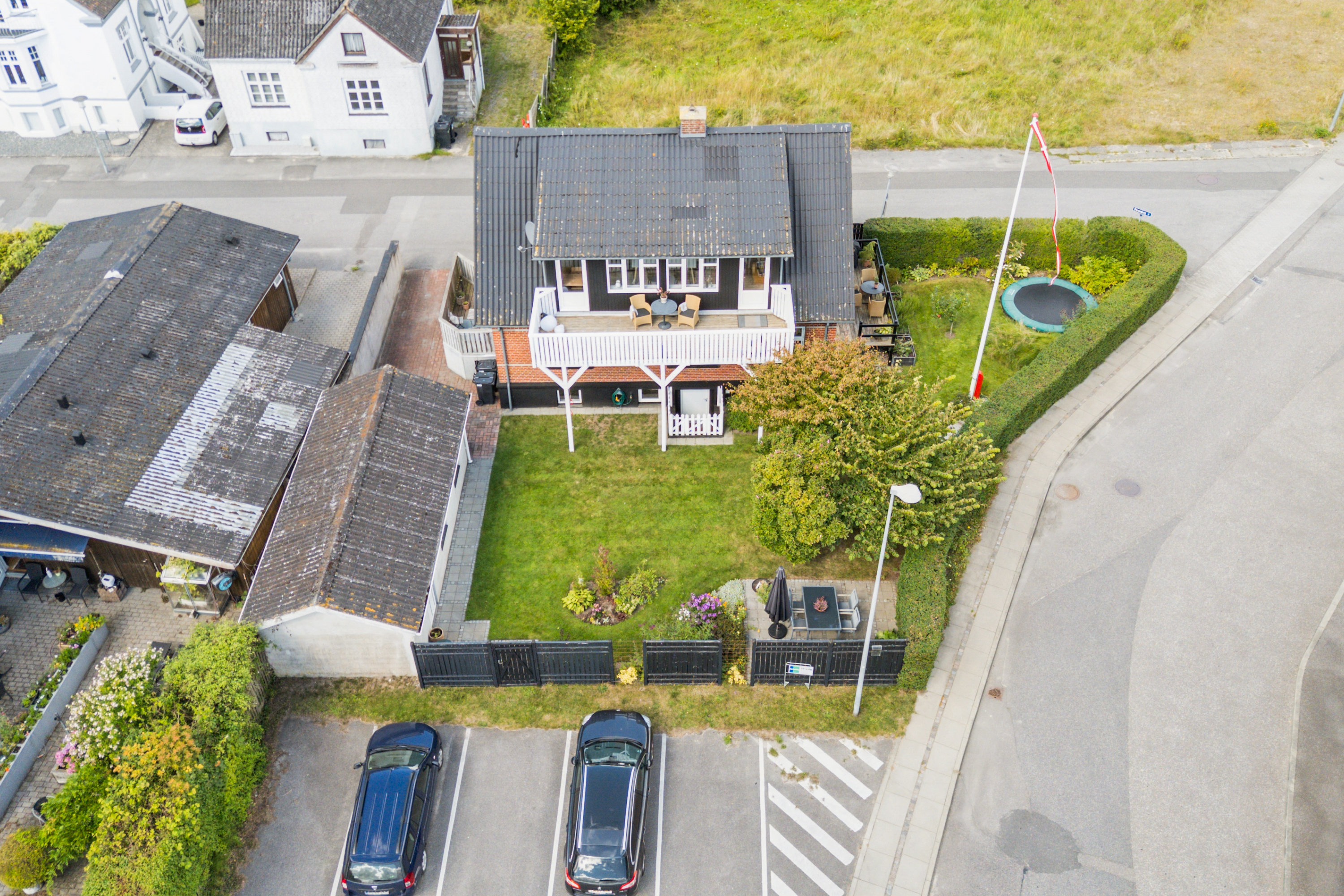 Fremhævet luftfoto billede i fuldskærmstilstand. Billede af Strandvej 1, 9560 Hadsund