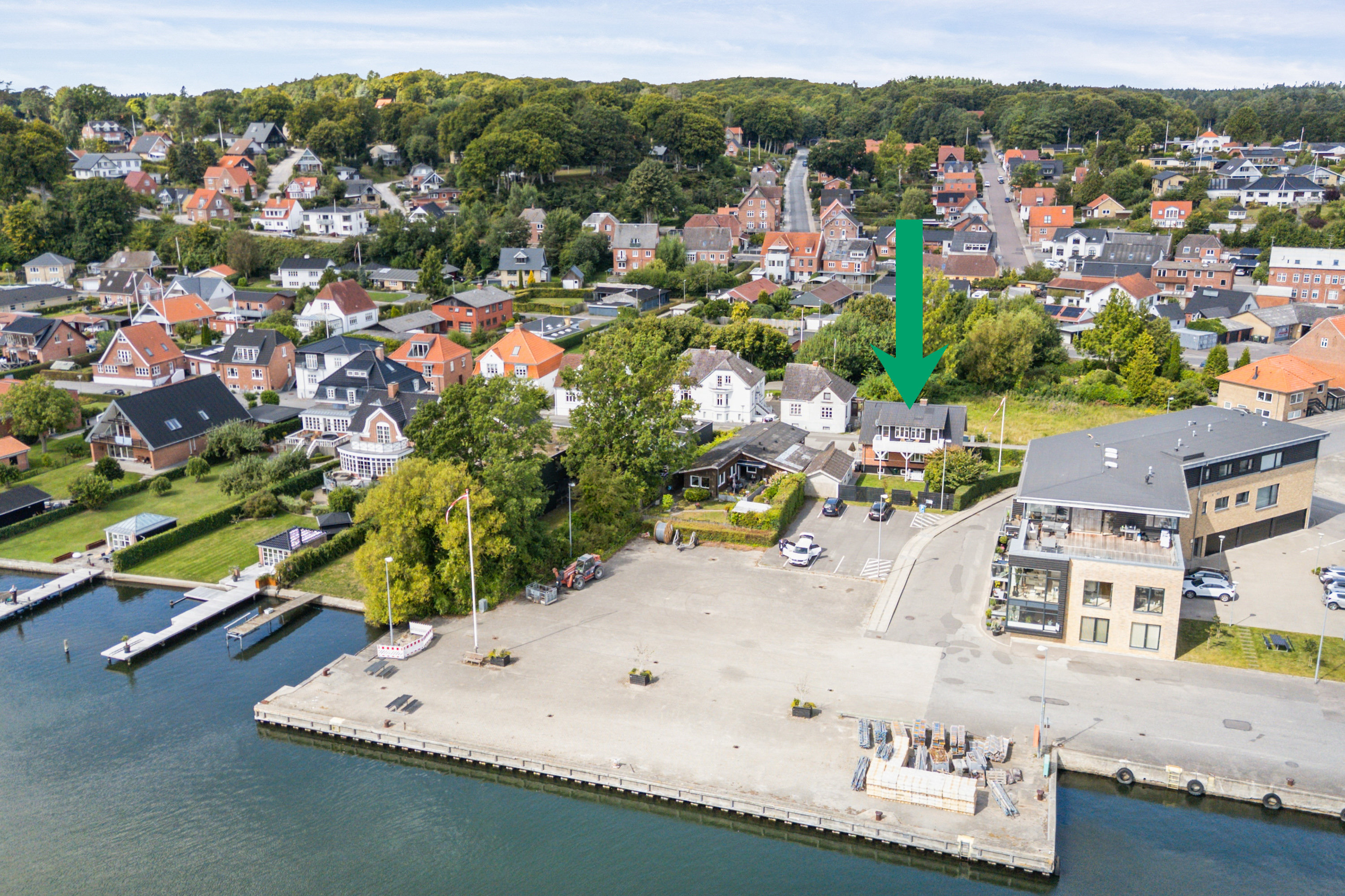 Fremhævet luftfoto billede i fuldskærmstilstand. Billede af Strandvej 1, 9560 Hadsund