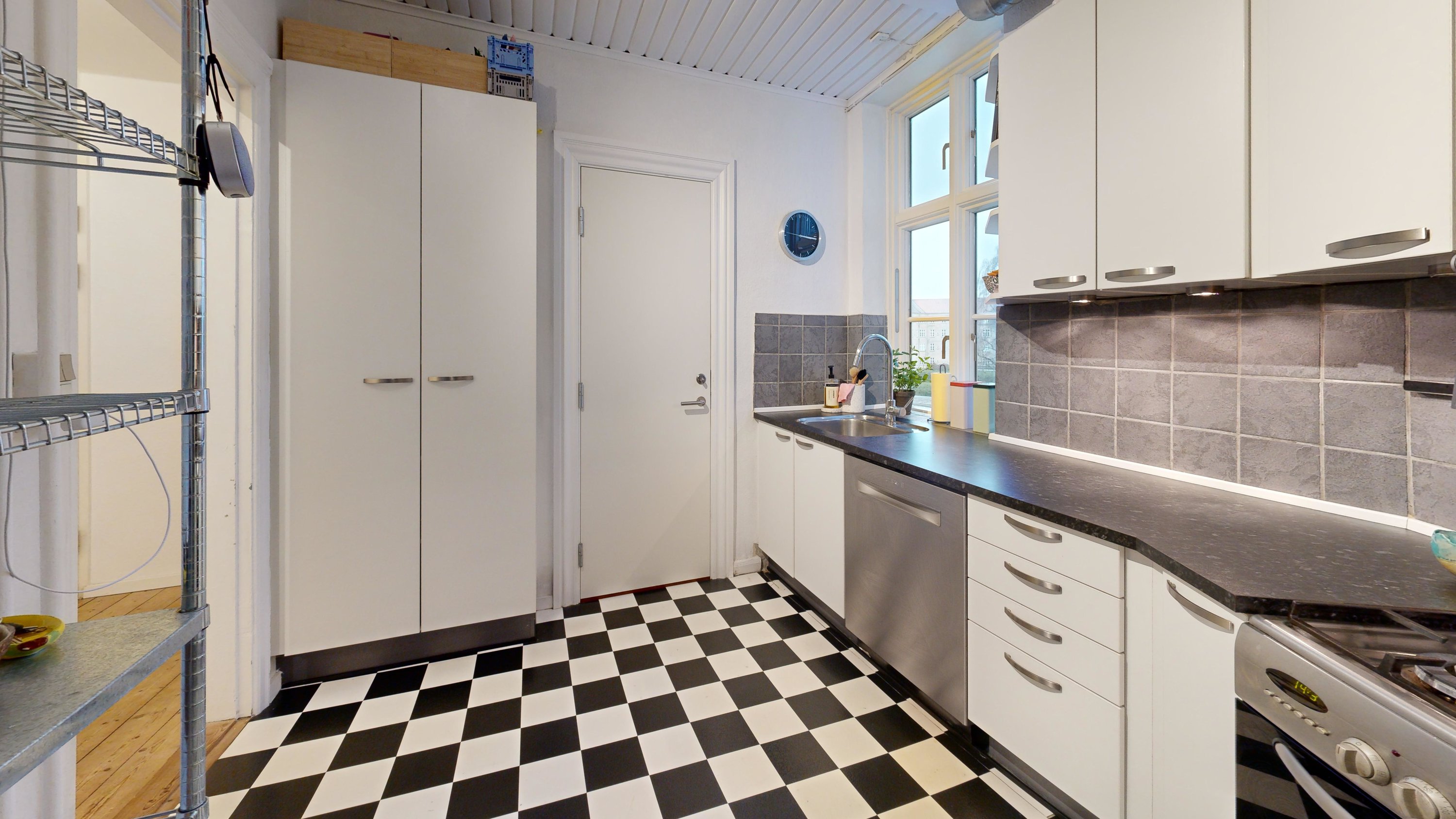 Fremhævet køkken billede i fuldskærmstilstand. Billede af Østerbro 90, 2. th., 9000 Aalborg