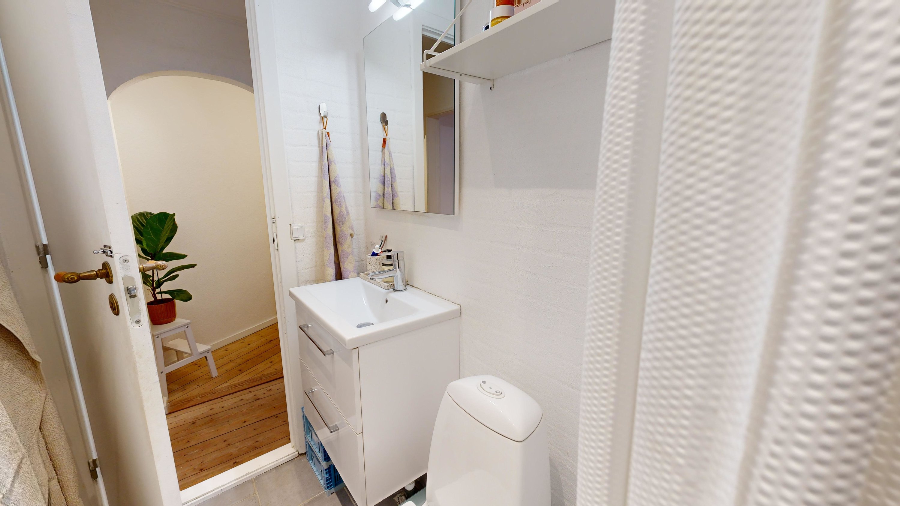 Fremhævet badeværelse billede i fuldskærmstilstand. Billede af Østerbro 90, 2. th., 9000 Aalborg