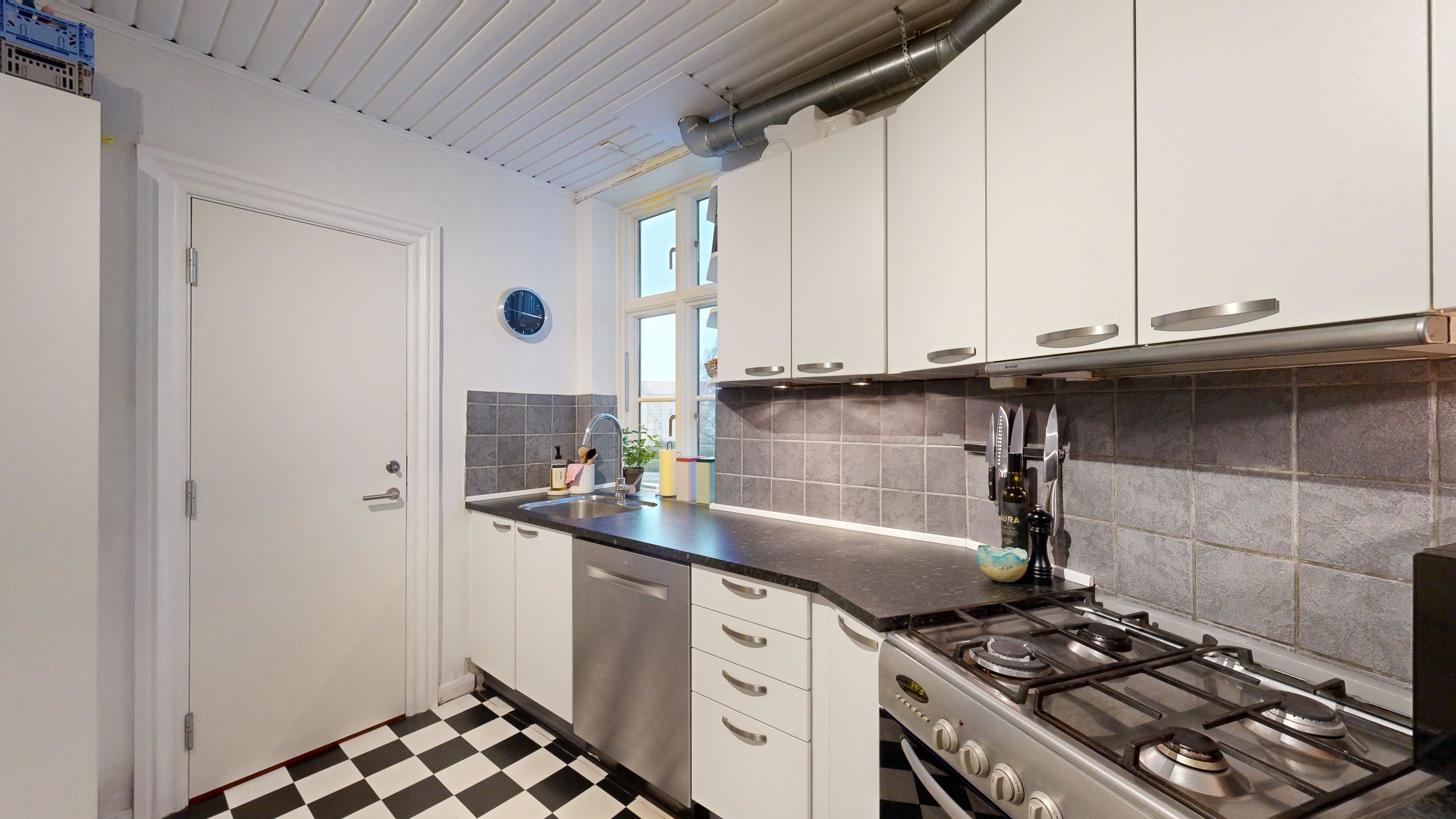 Fremhævet køkken billede i fuldskærmstilstand. Billede af Østerbro 90, 2. th., 9000 Aalborg