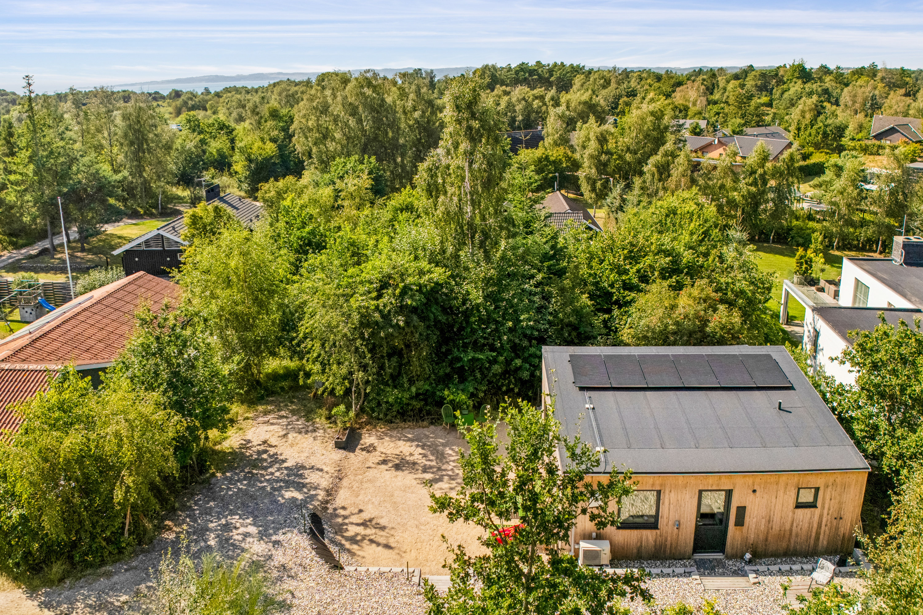 Fremhævet luftfoto billede i fuldskærmstilstand. Billede af Fyrreskrænten 26, Dråby, 8400 Ebeltoft