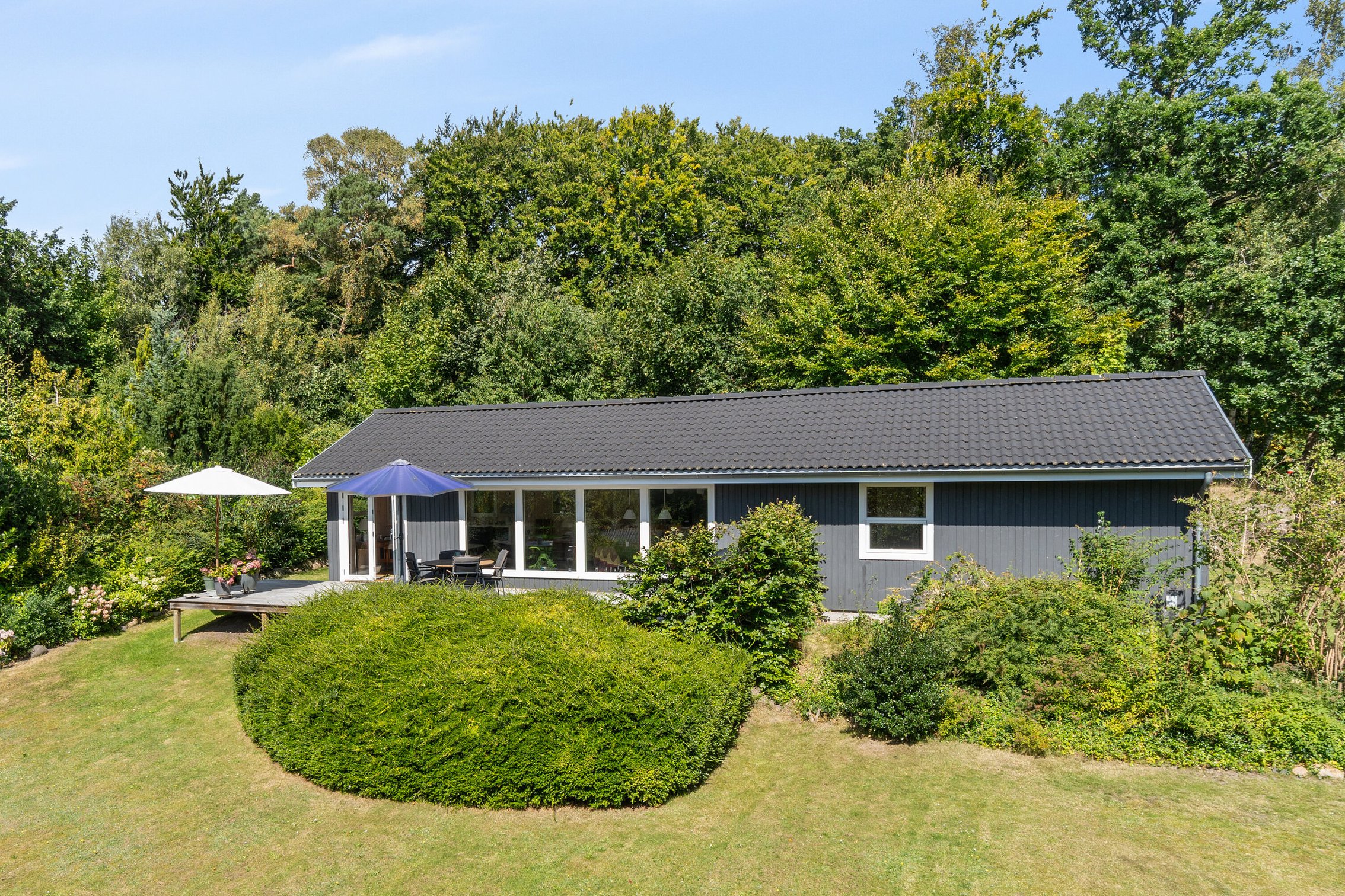 Fremhævet set fra haven billede i fuldskærmstilstand. Billede af Petrine Sonnesvej 9, Evetofte, 3370 Melby