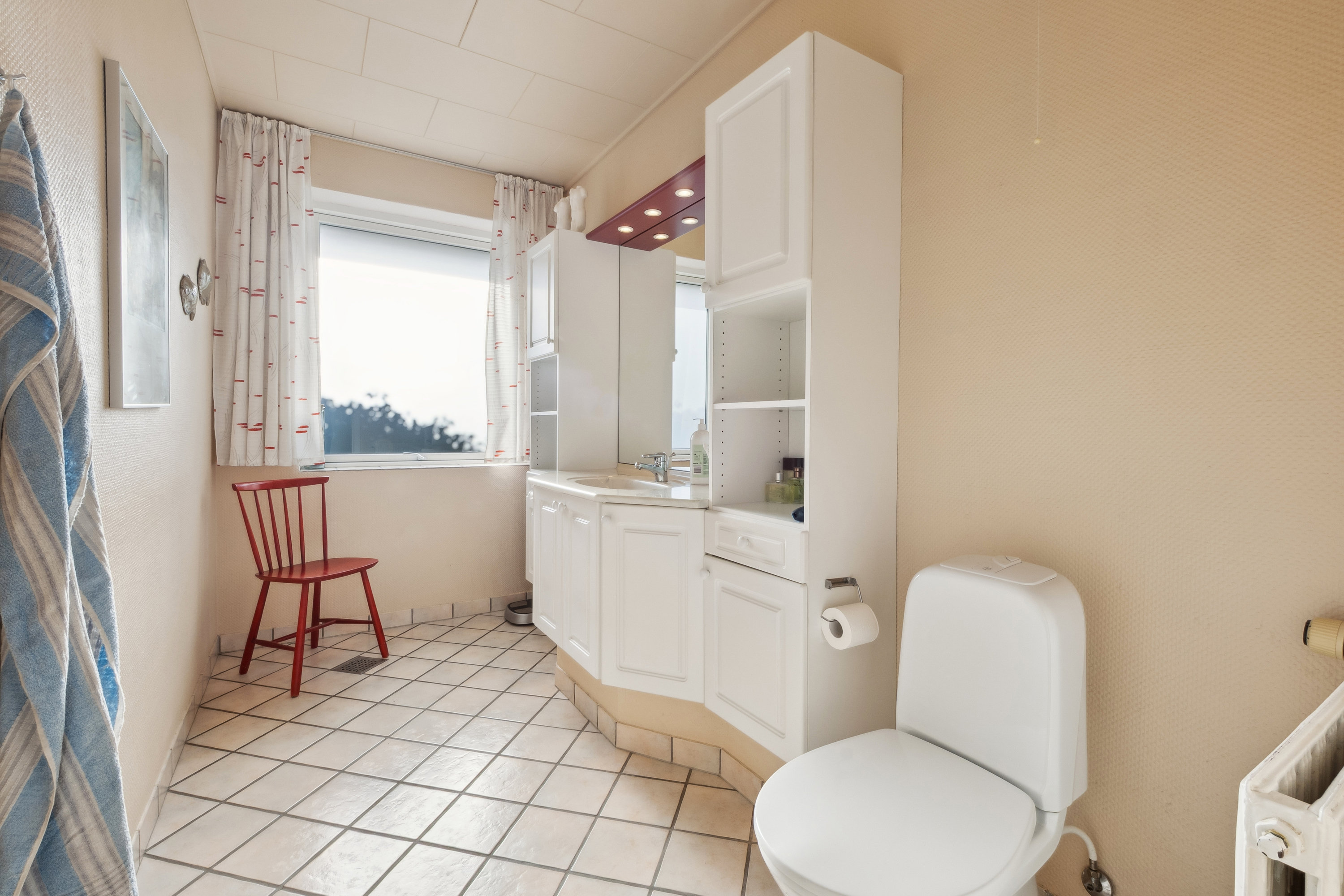 Fremhævet badeværelse billede i fuldskærmstilstand. Billede af Bøgevænget 19, 7800 Skive