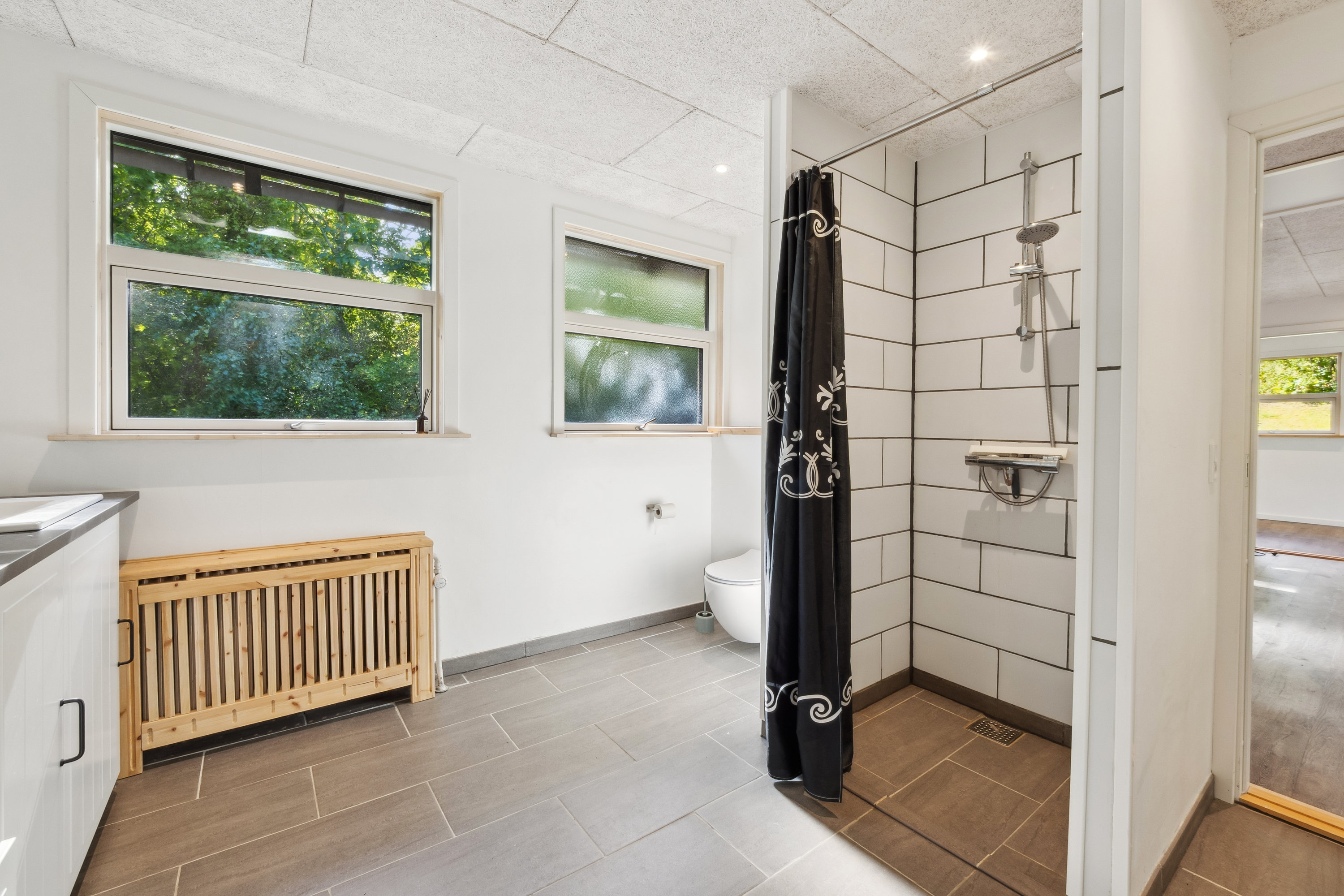 Fremhævet badeværelse billede i fuldskærmstilstand. Billede af Birkebakken 4, Glyngøre, 7870 Roslev