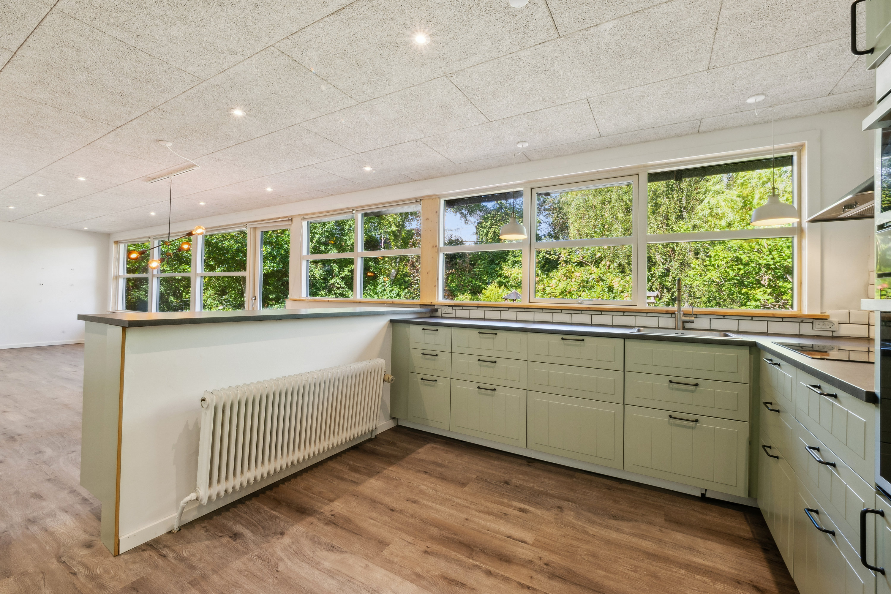 Fremhævet køkken billede i fuldskærmstilstand. Billede af Birkebakken 4, Glyngøre, 7870 Roslev