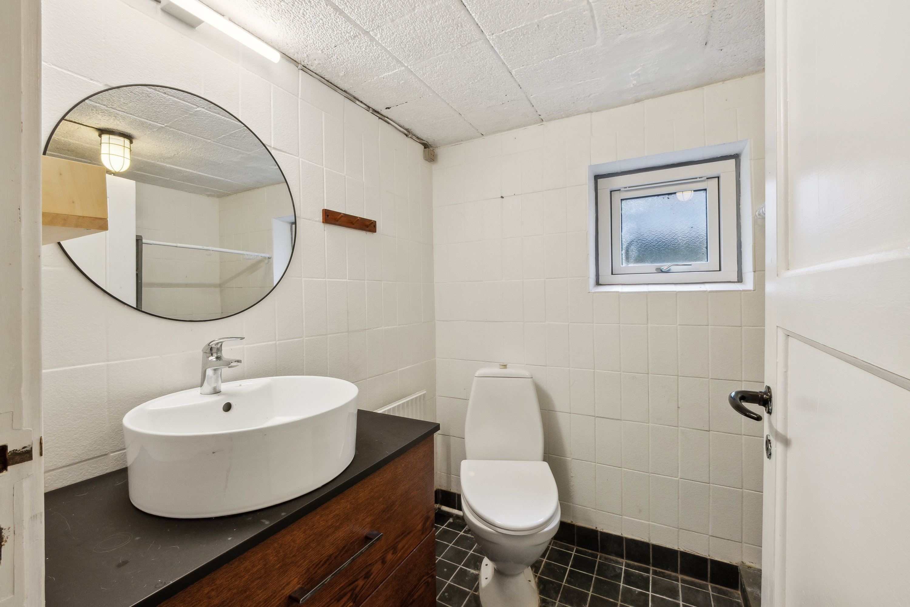 Fremhævet badeværelse billede i fuldskærmstilstand. Billede af Birkebakken 4, Glyngøre, 7870 Roslev