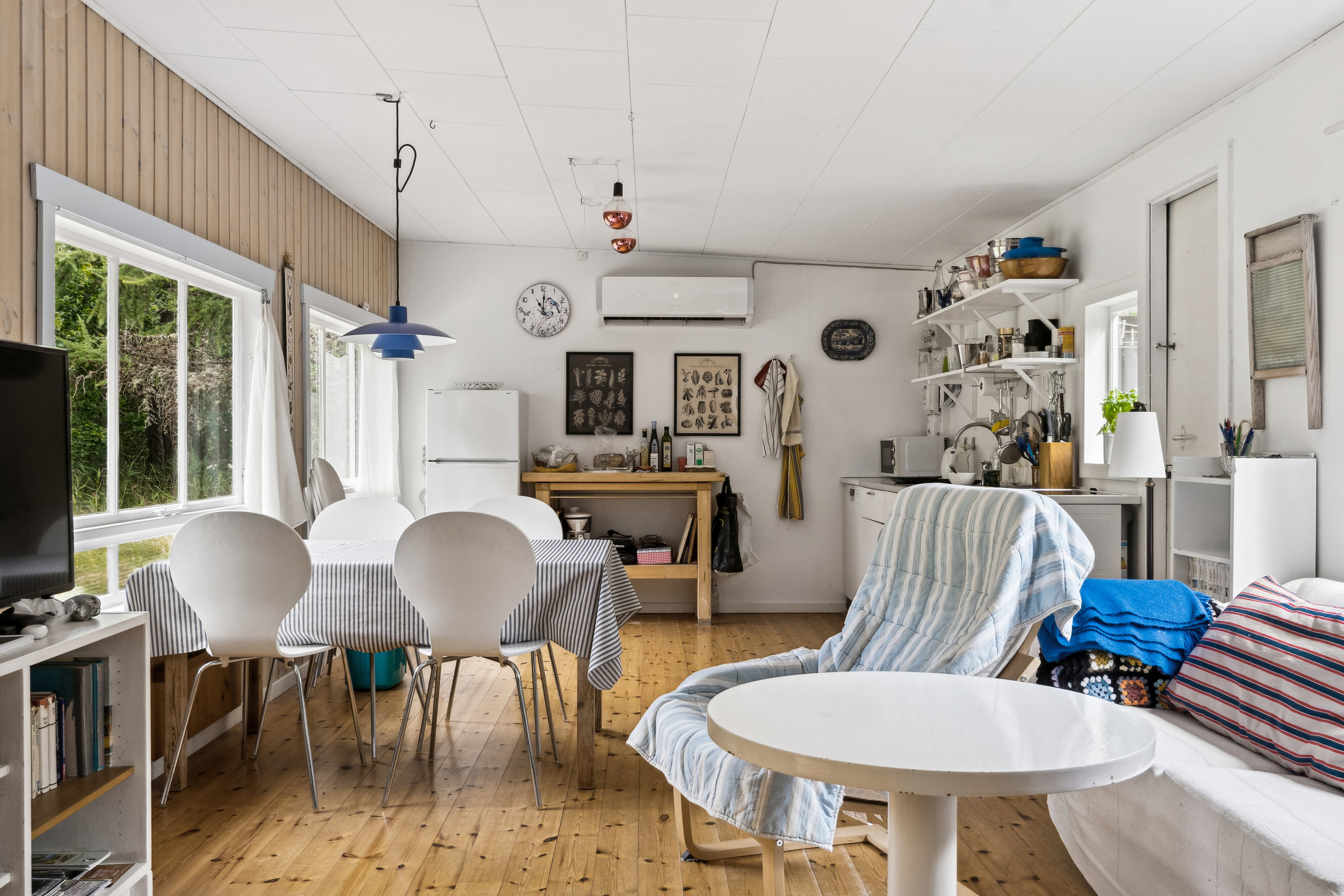 Fremhævet spisestue billede i fuldskærmstilstand. Billede af Kaprifolievej 11, 4581 Rørvig