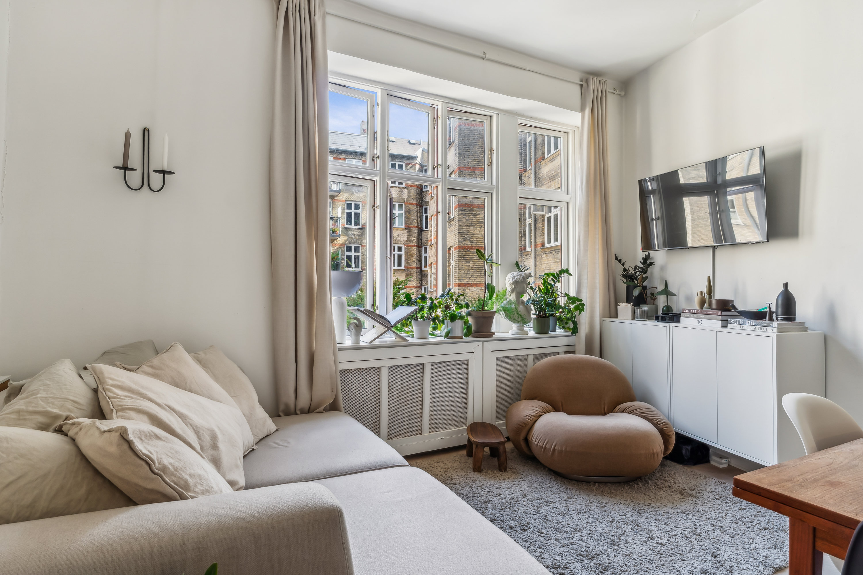 Fremhævet stue billede i fuldskærmstilstand. Billede af Næstvedgade 6A, 2. tv., 2100 København Ø