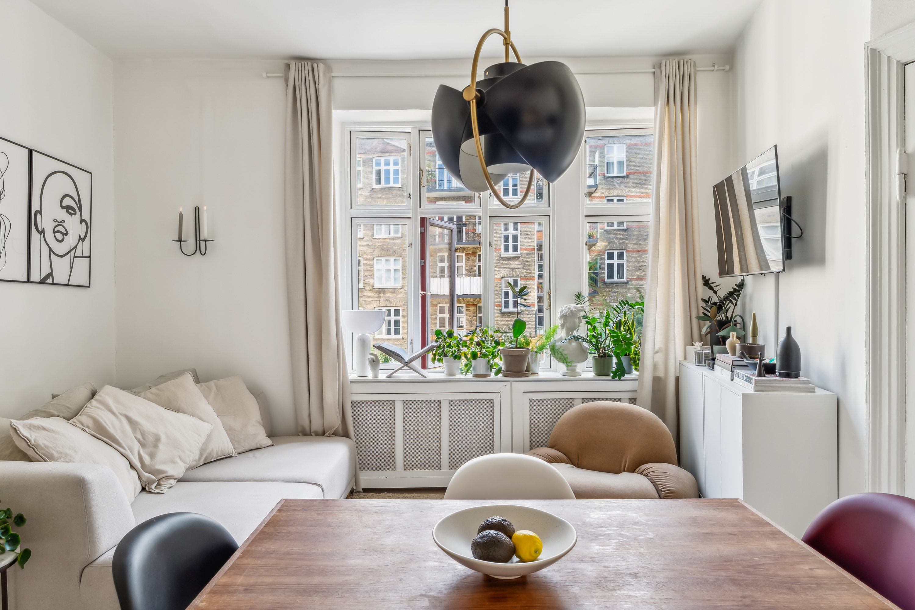 Fremhævet stue billede i fuldskærmstilstand. Billede af Næstvedgade 6A, 2. tv., 2100 København Ø