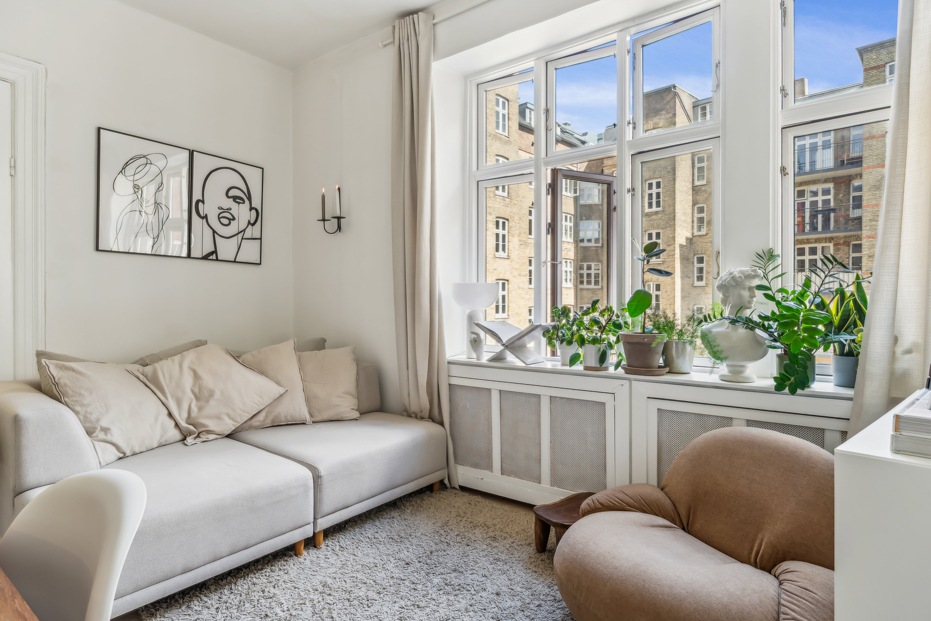 Fremhævet stue billede i fuldskærmstilstand. Billede af Næstvedgade 6A, 2. tv., 2100 København Ø