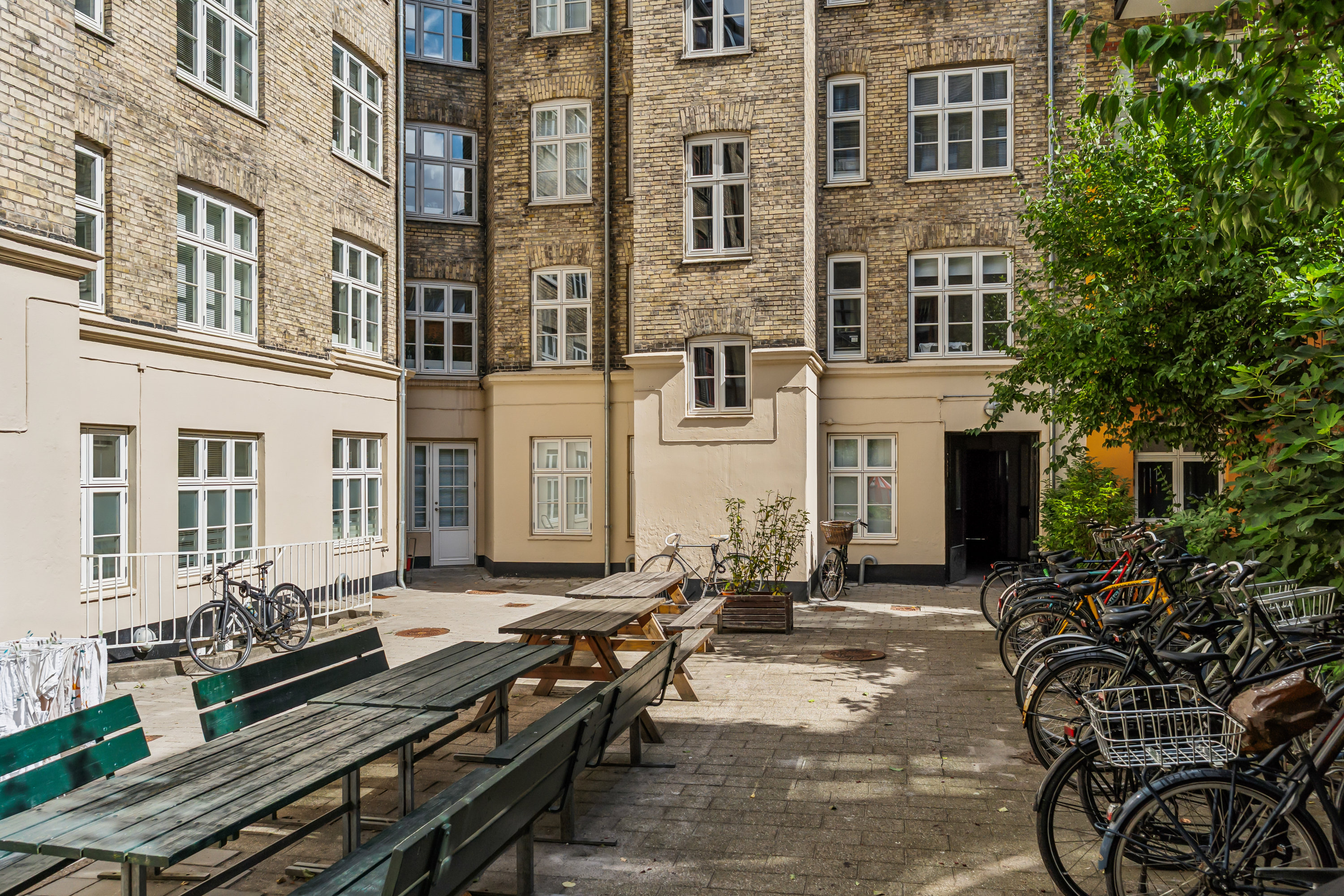 Fremhævet ejendom 1 billede i fuldskærmstilstand. Billede af Næstvedgade 6A, 2. tv., 2100 København Ø