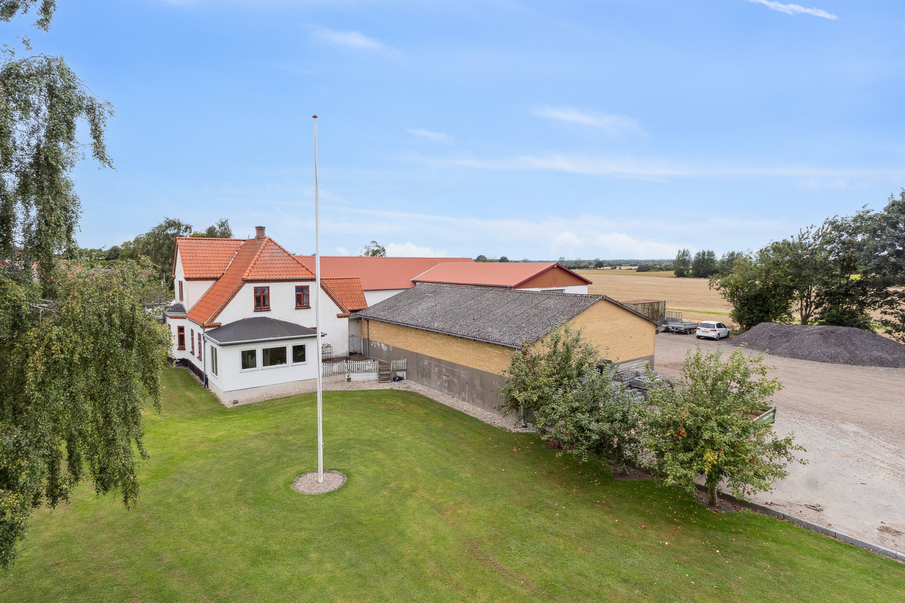 Fremhævet set fra haven billede i fuldskærmstilstand. Billede af Jungshovedvej 49, 4720 Præstø