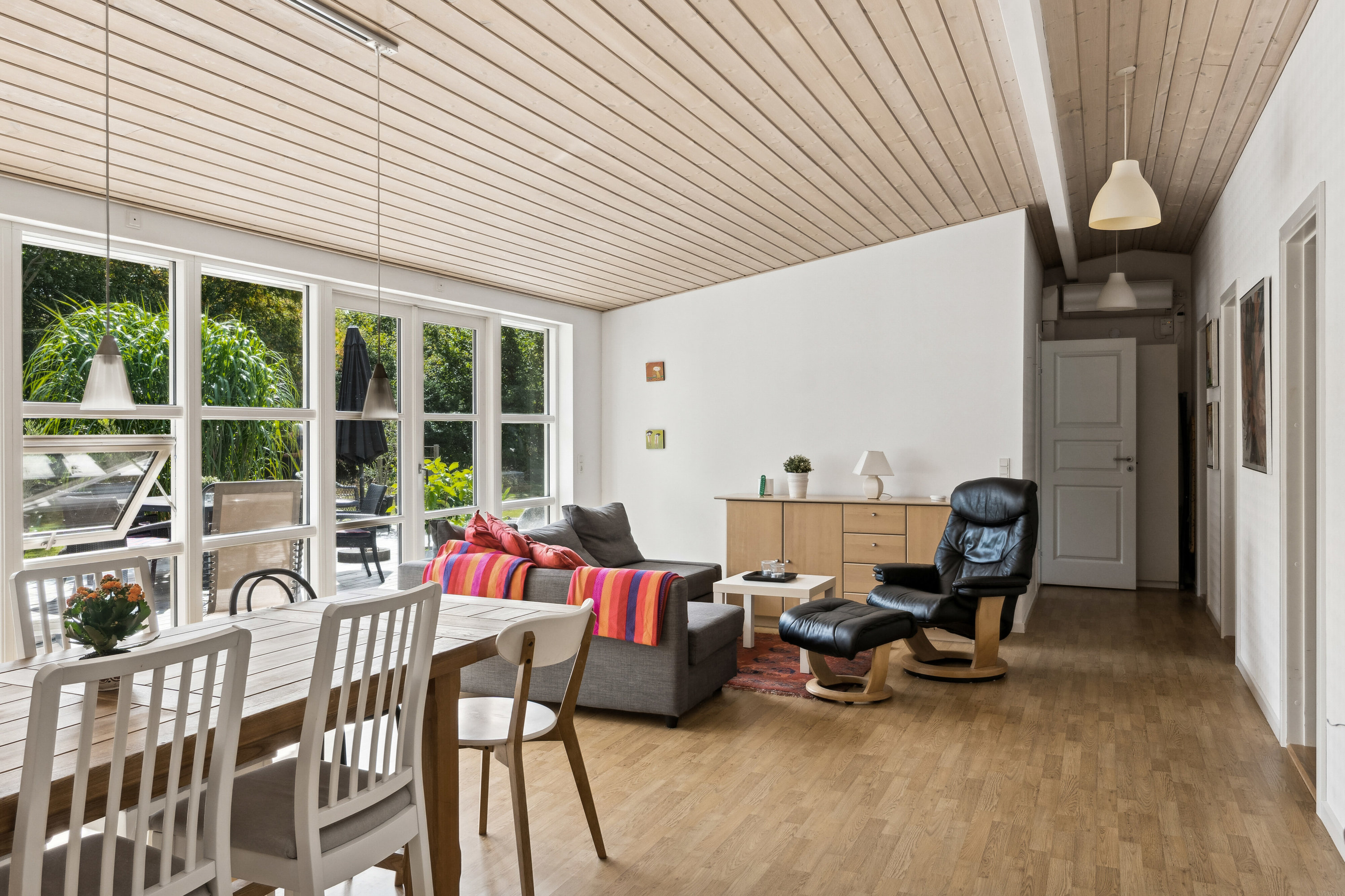 Fremhævet stue billede i fuldskærmstilstand. Billede af Drosselholm Skovvej 55, Nygård, 4500 Nykøbing Sj