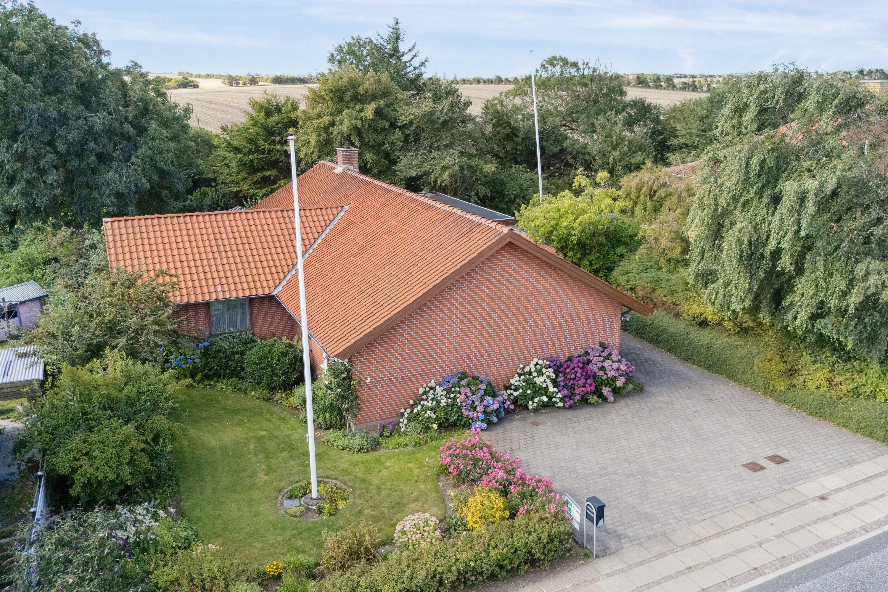 Miniaturebillede 1: set fra vejen. Billede af Ydbyvej 160, 7760 Hurup Thy