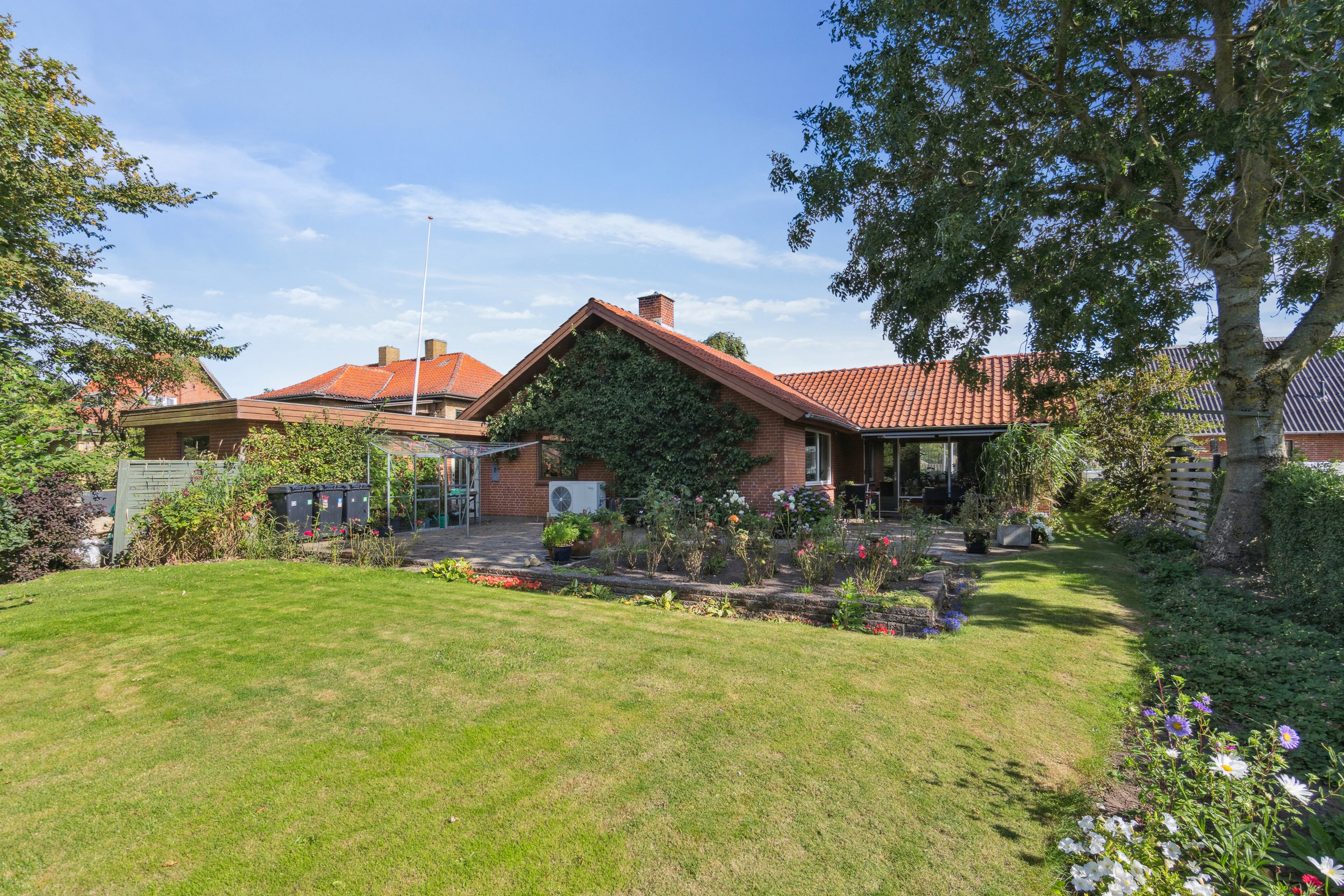 Fremhævet set fra haven billede i fuldskærmstilstand. Billede af Ydbyvej 160, 7760 Hurup Thy