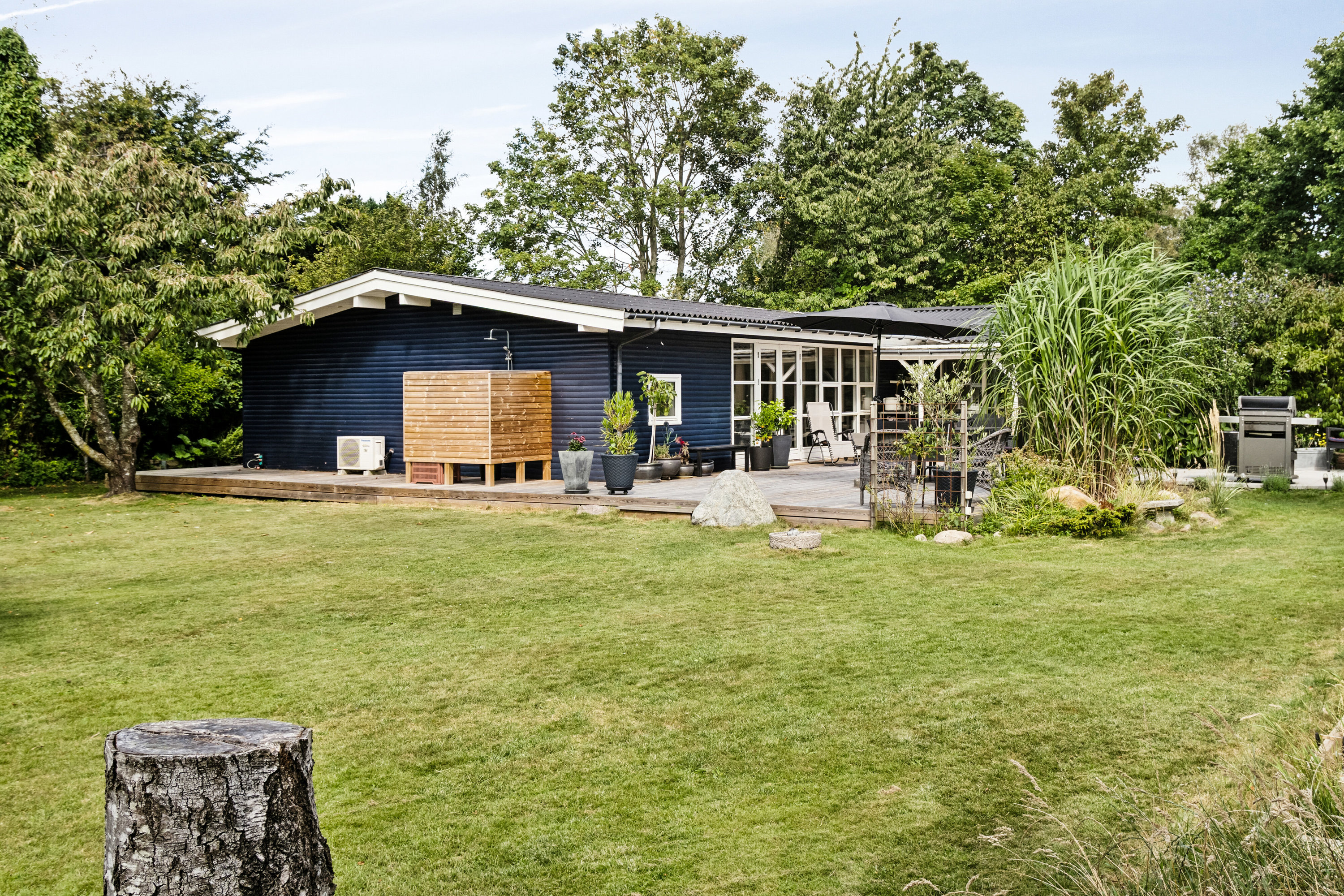 Fremhævet set fra haven billede i fuldskærmstilstand. Billede af Drosselholm Skovvej 55, Nygård, 4500 Nykøbing Sj