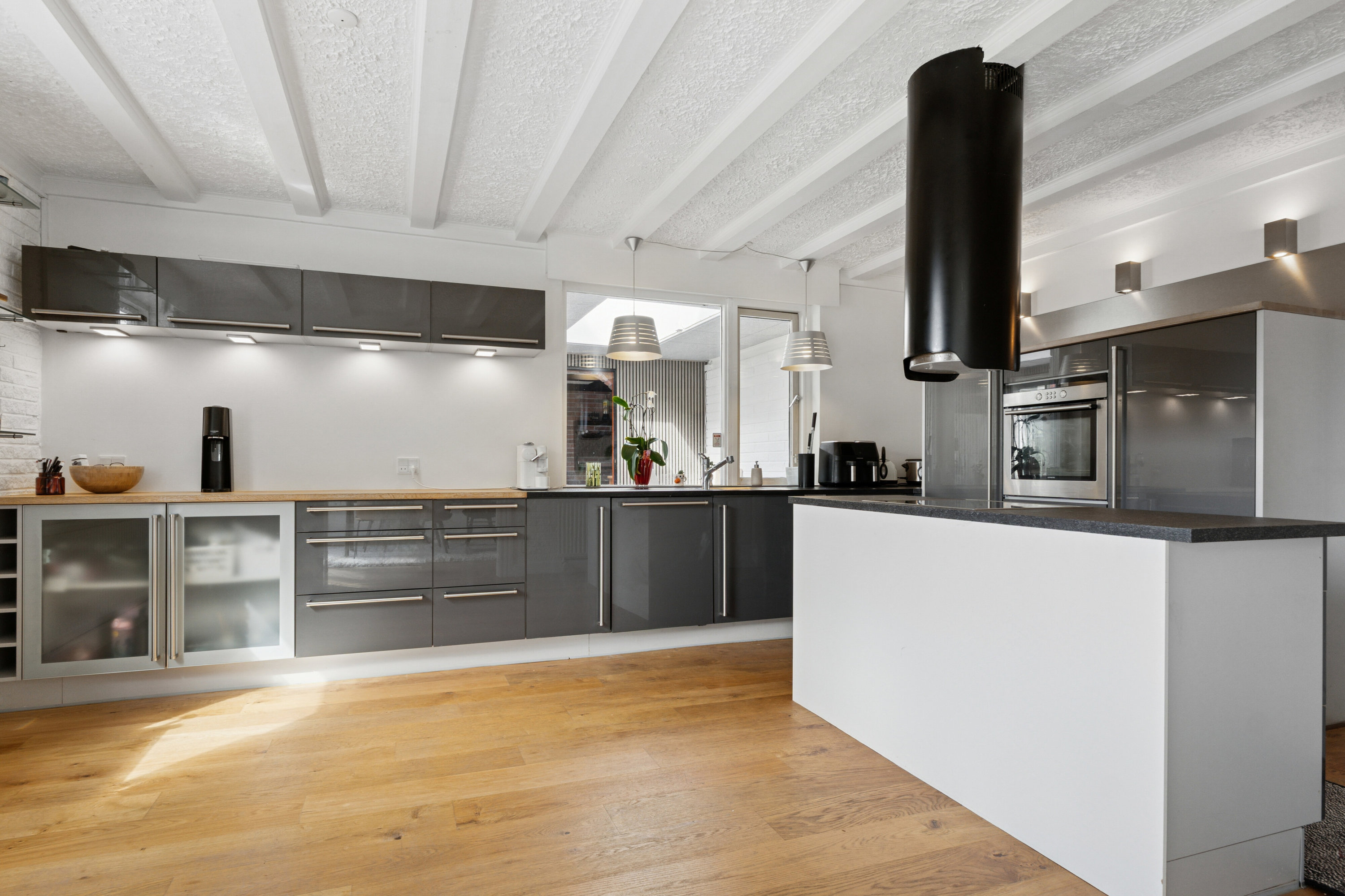 Fremhævet køkken billede i fuldskærmstilstand. Billede af Moseager 26, Baldersbrønde, 2640 Hedehusene