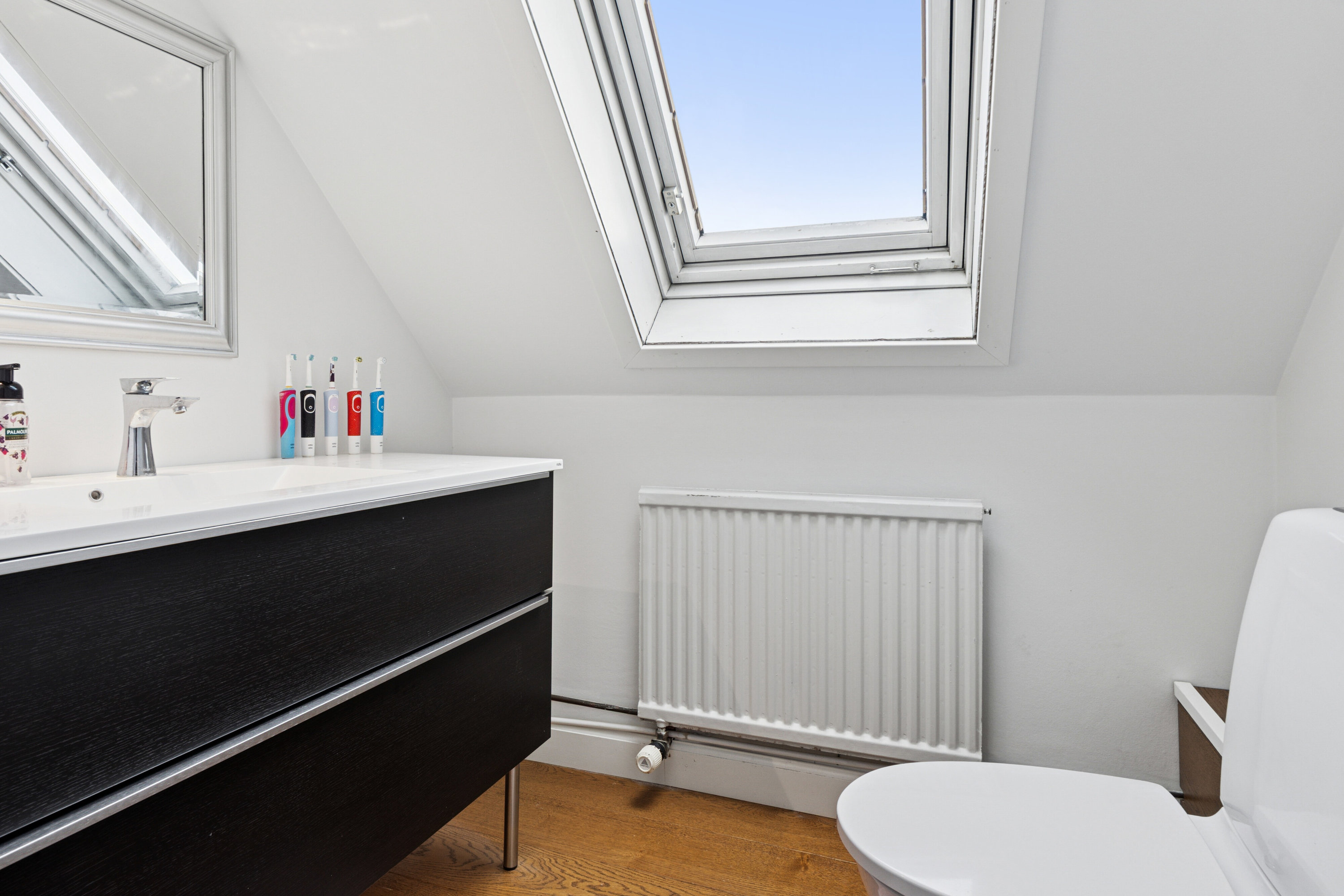 Fremhævet badeværelse billede i fuldskærmstilstand. Billede af Moseager 26, Baldersbrønde, 2640 Hedehusene