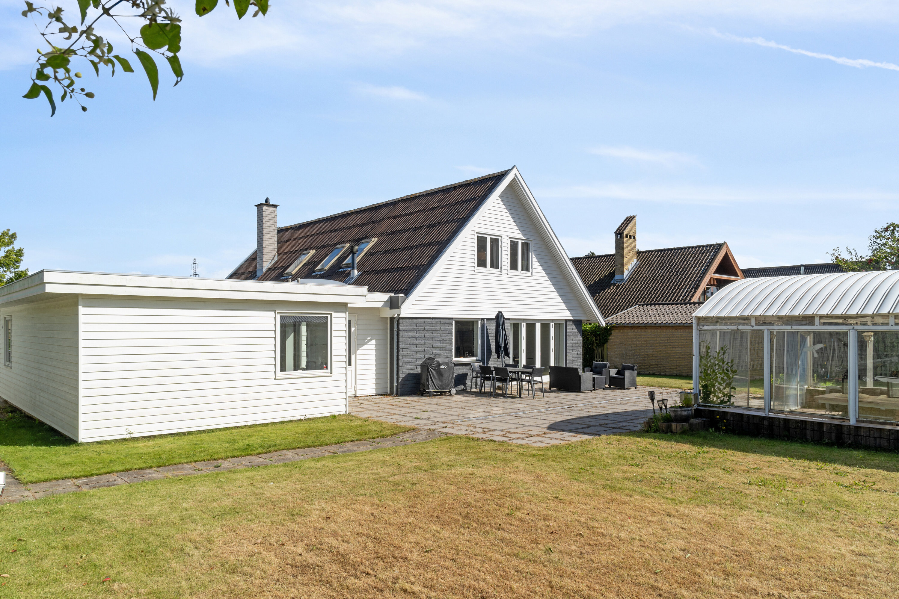 Fremhævet set fra haven billede i fuldskærmstilstand. Billede af Moseager 26, Baldersbrønde, 2640 Hedehusene