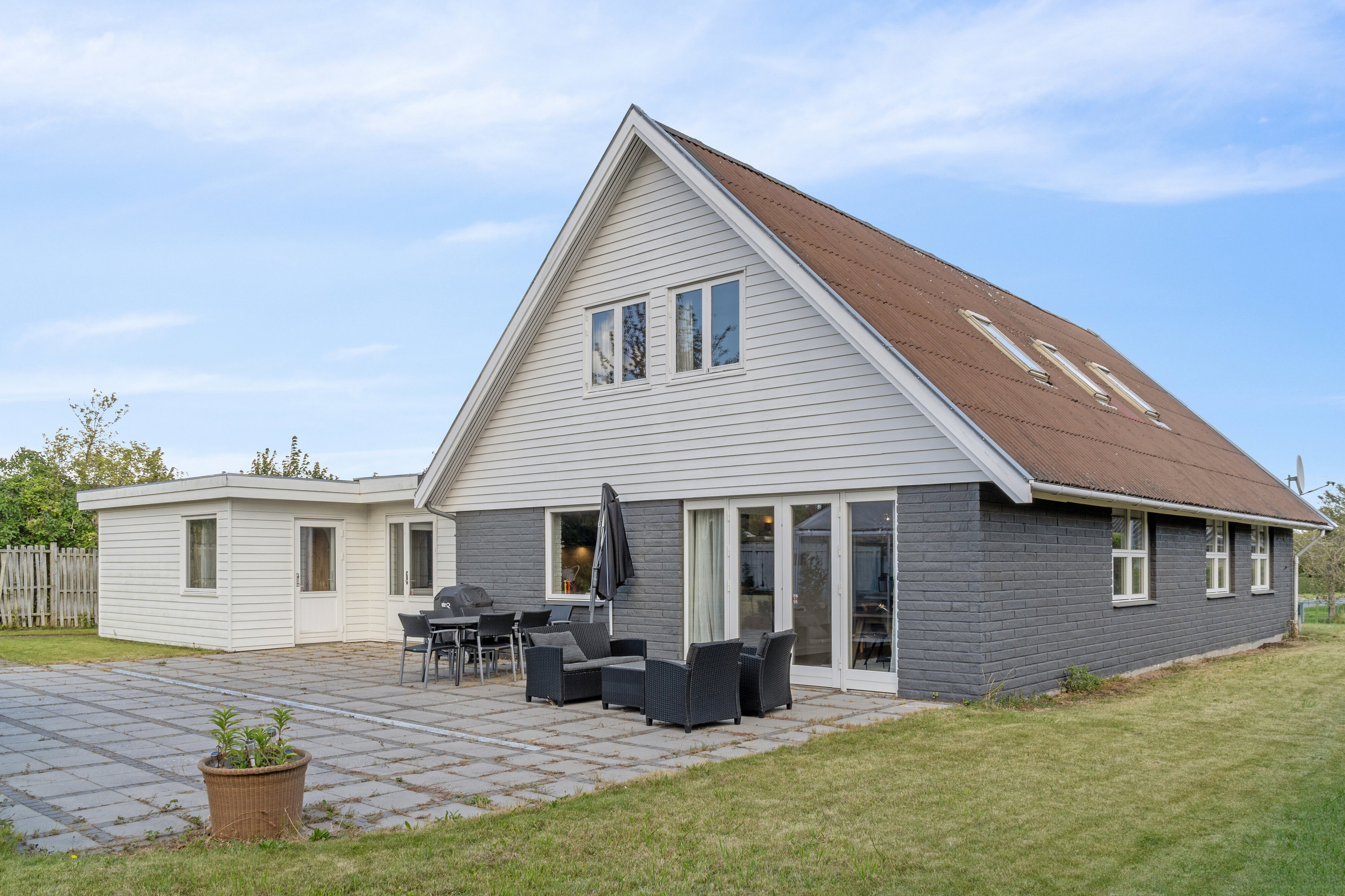 Fremhævet set fra haven billede i fuldskærmstilstand. Billede af Moseager 26, Baldersbrønde, 2640 Hedehusene