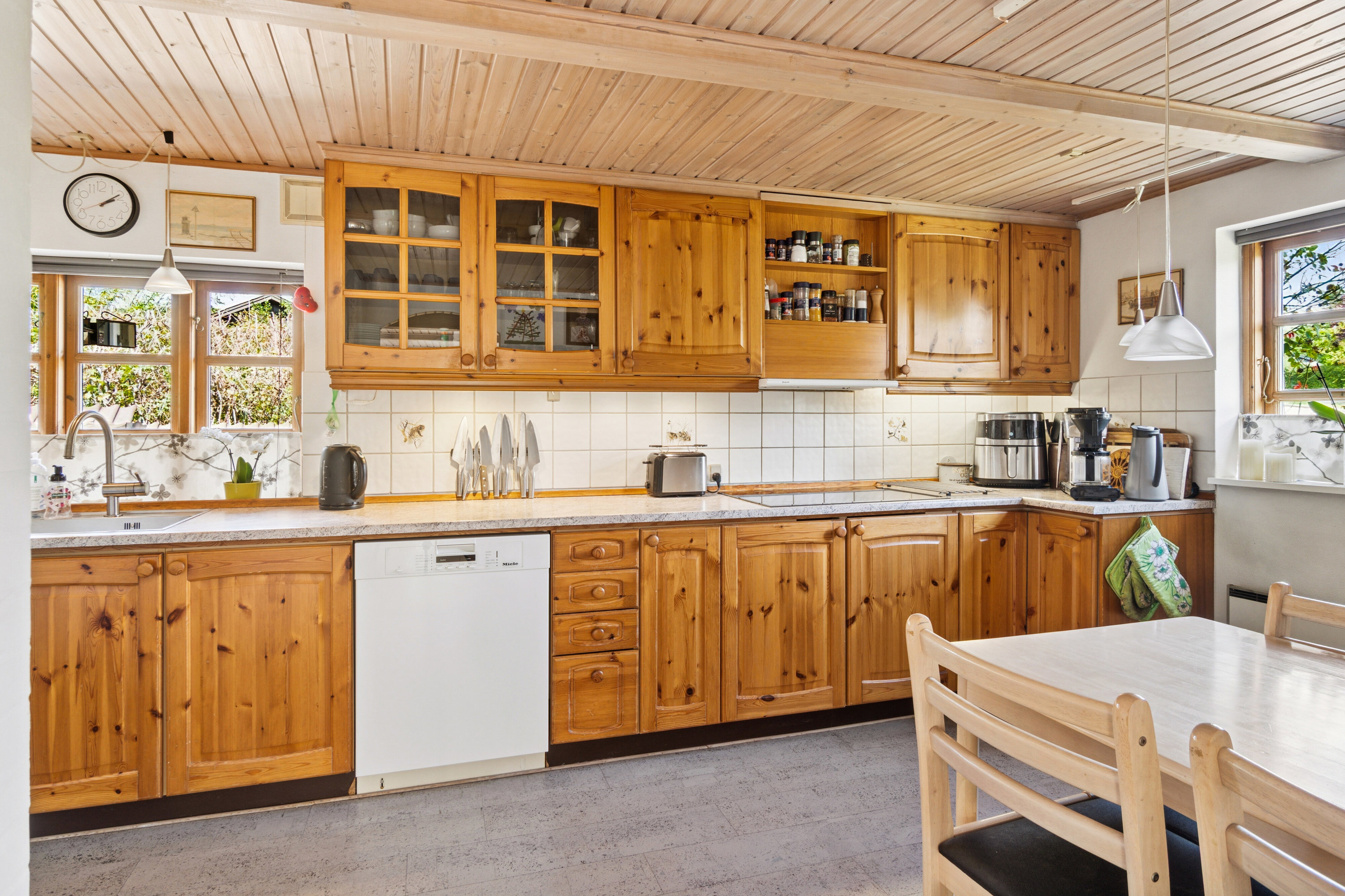 Fremhævet køkken billede i fuldskærmstilstand. Billede af Granlystien 11, 4400 Kalundborg