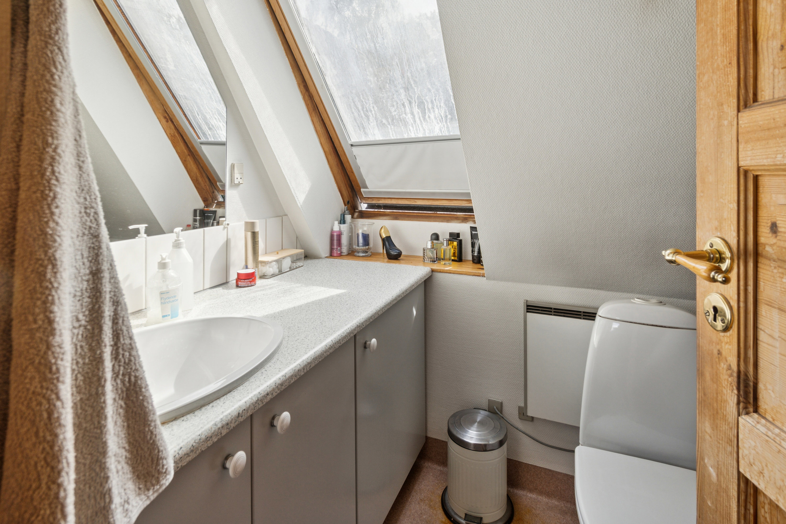 Fremhævet badeværelse billede i fuldskærmstilstand. Billede af Granlystien 11, 4400 Kalundborg