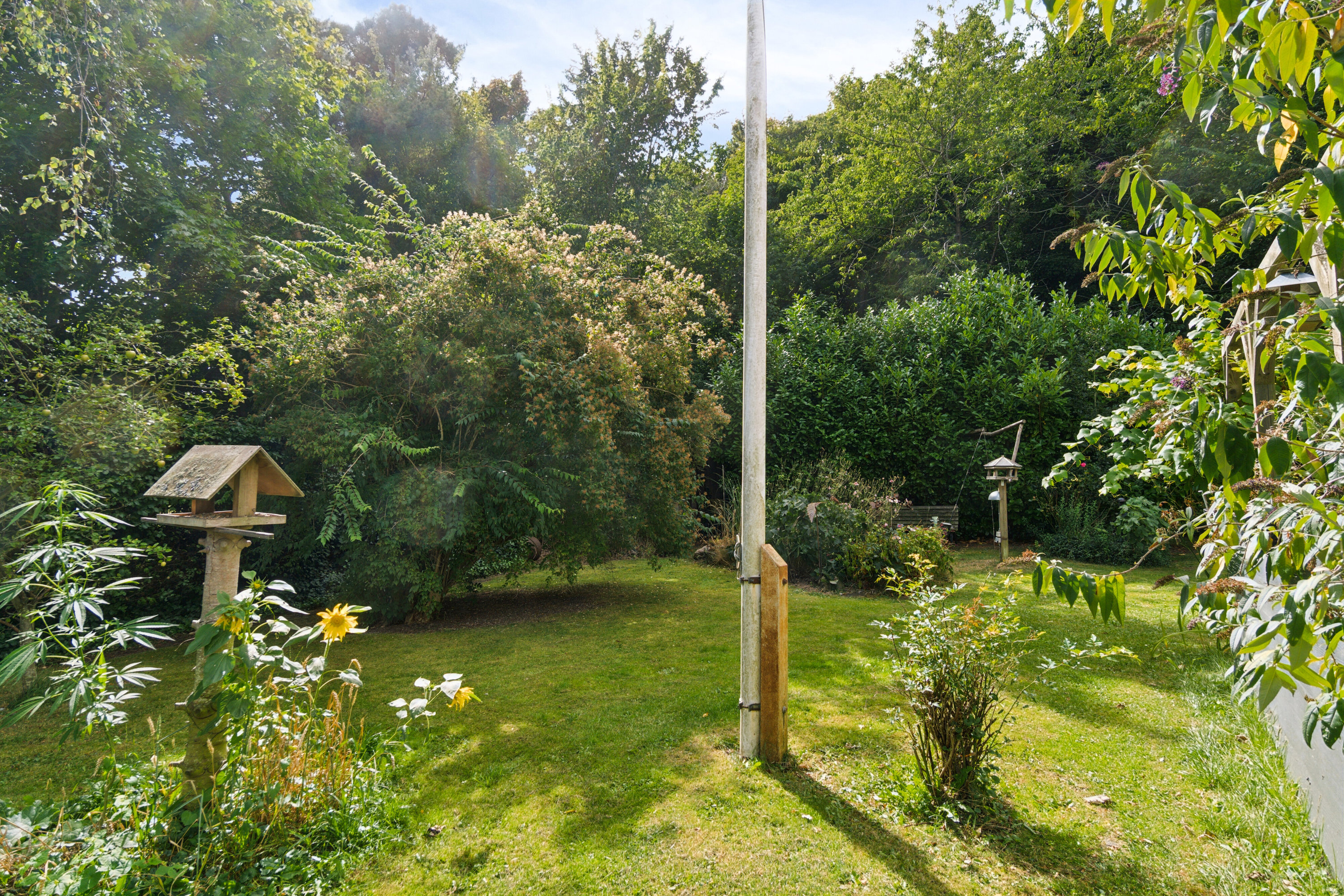 Fremhævet set fra haven billede i fuldskærmstilstand. Billede af Granlystien 11, 4400 Kalundborg