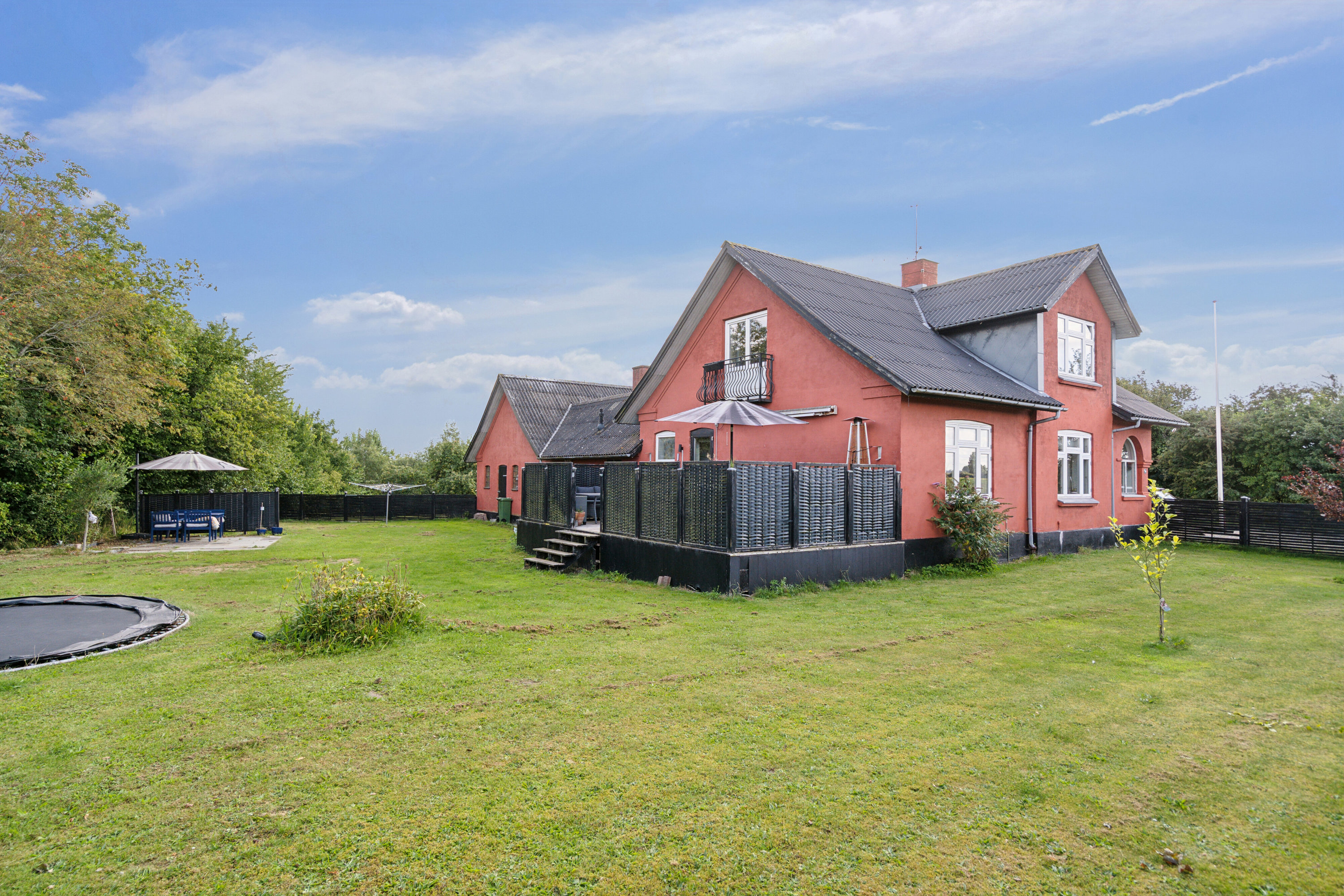 Fremhævet set fra haven billede i fuldskærmstilstand. Billede af Odensevej 38, 5853 Ørbæk