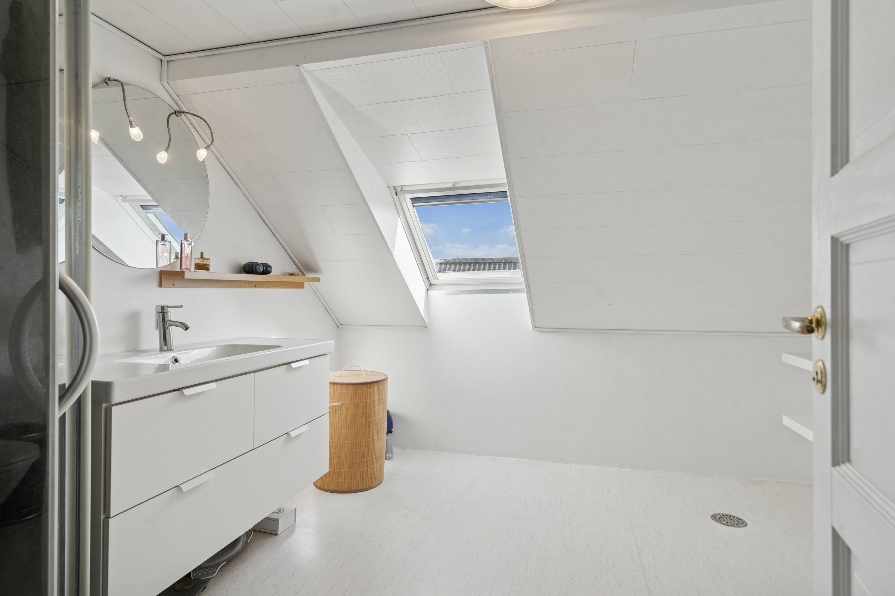 Fremhævet badeværelse billede i fuldskærmstilstand. Billede af Odensevej 38, 5853 Ørbæk