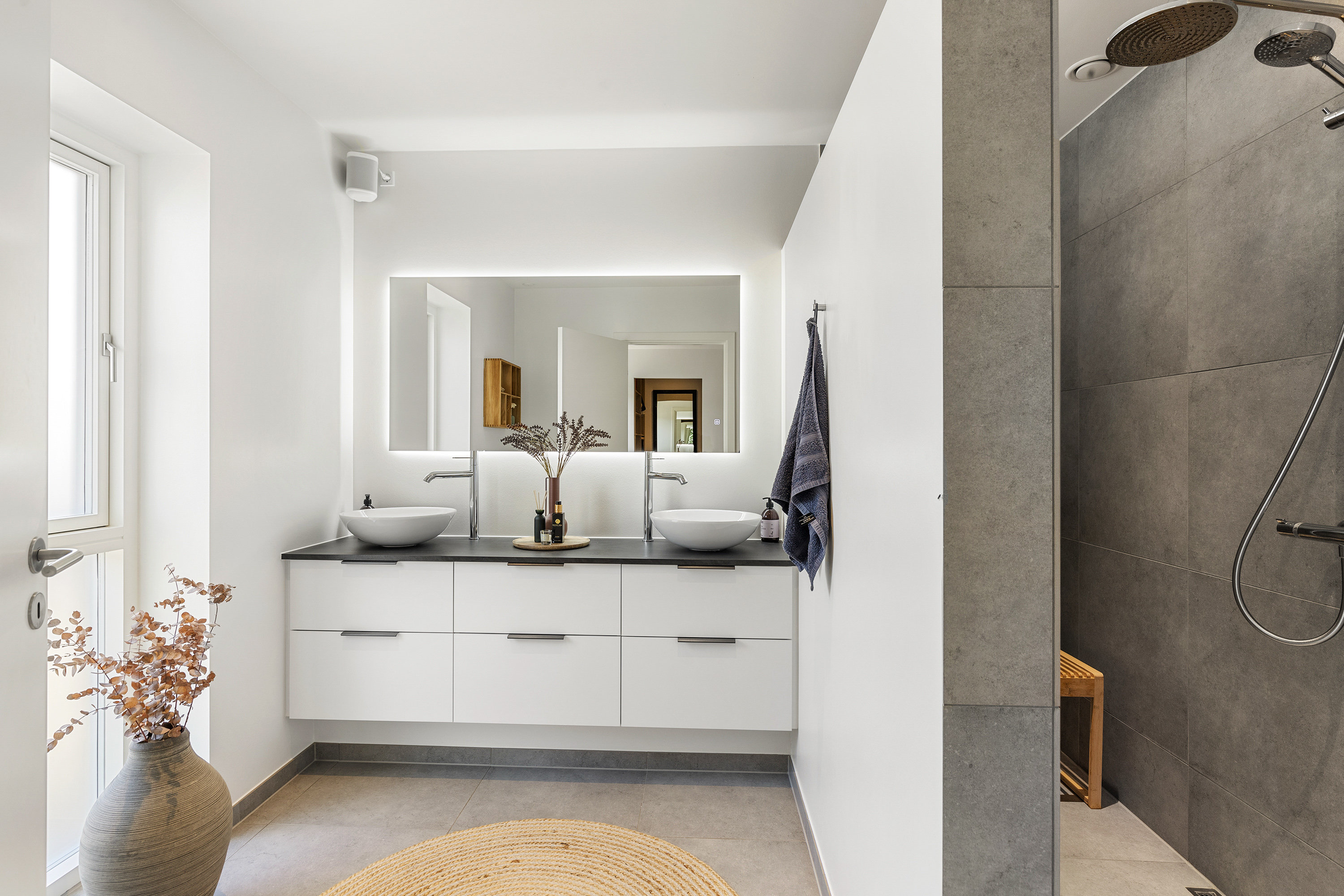 Fremhævet badeværelse billede i fuldskærmstilstand. Billede af Gartnervænget 32, 9760 Vrå