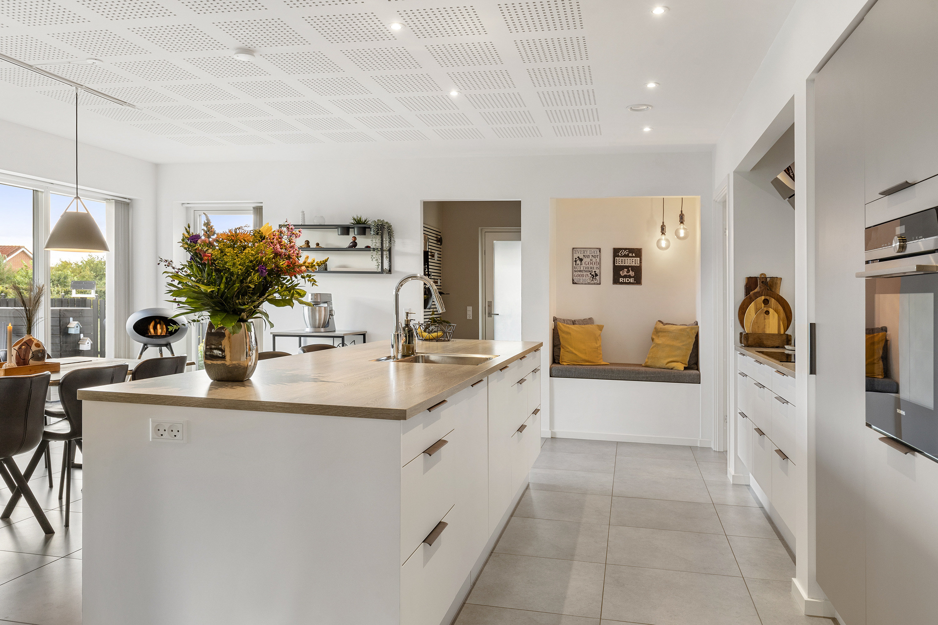 Fremhævet køkken alrum billede i fuldskærmstilstand. Billede af Gartnervænget 32, 9760 Vrå