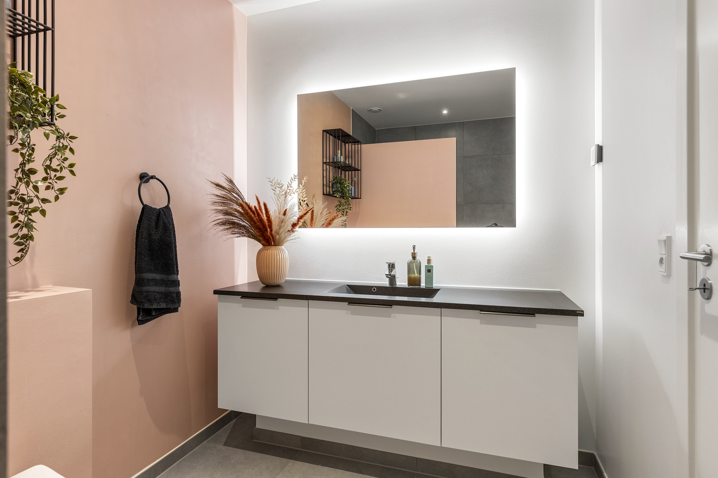 Fremhævet badeværelse billede i fuldskærmstilstand. Billede af Gartnervænget 32, 9760 Vrå