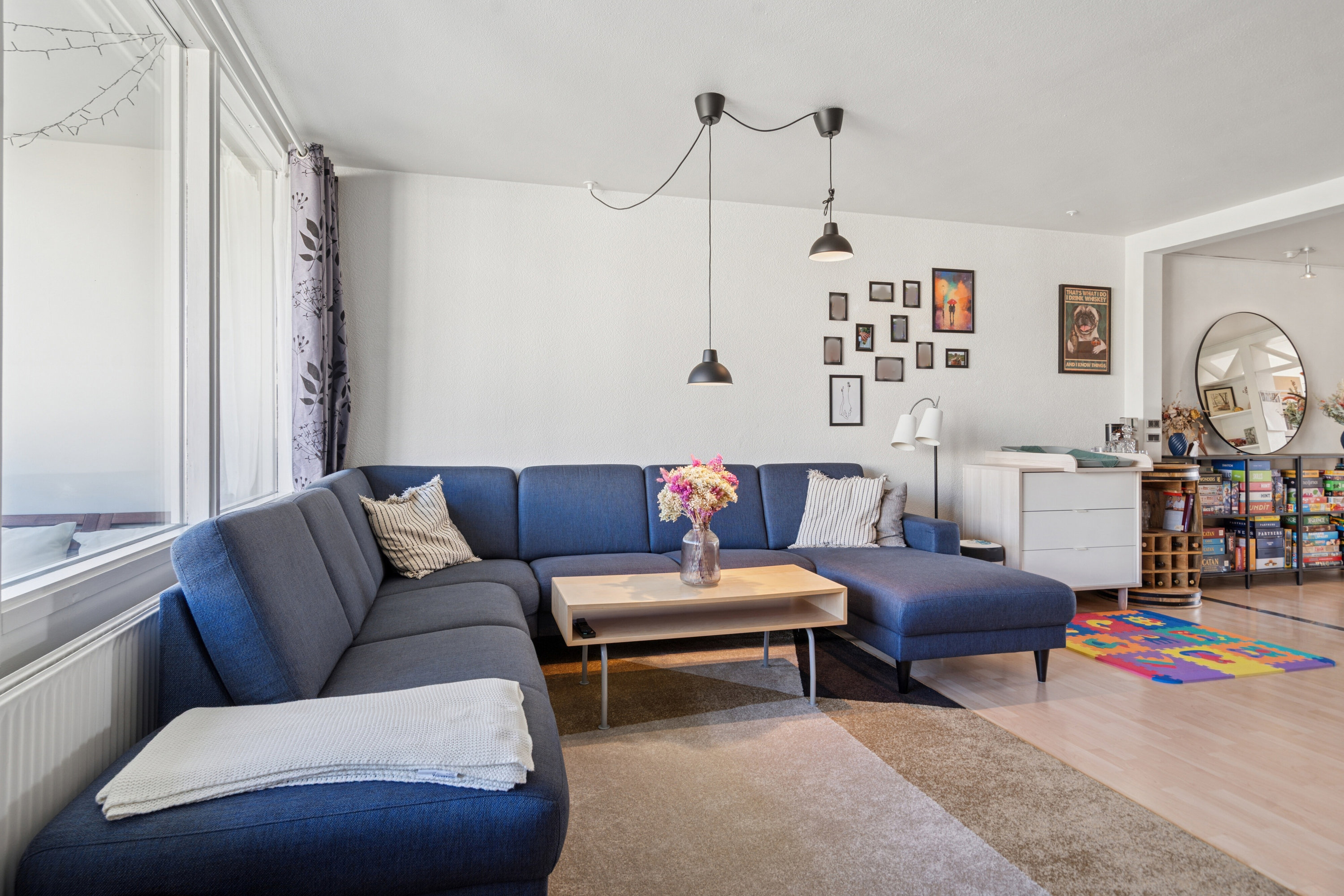 Fremhævet stue billede i fuldskærmstilstand. Billede af Floravænget 21, 2. tv., Dalum, 5250 Odense SV