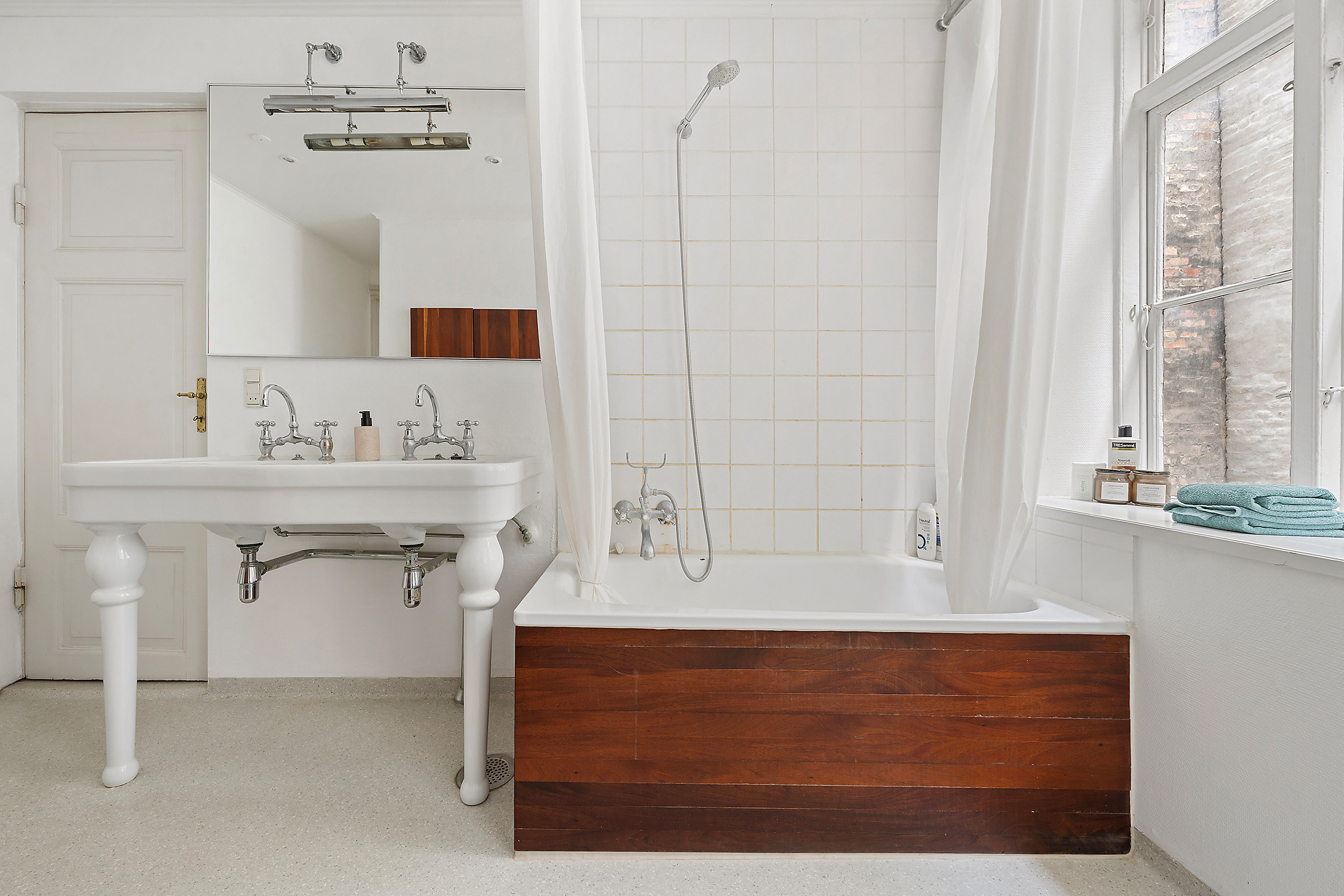 Fremhævet badeværelse billede i fuldskærmstilstand. Billede af Hyskenstræde 5, 1., 1207 København K