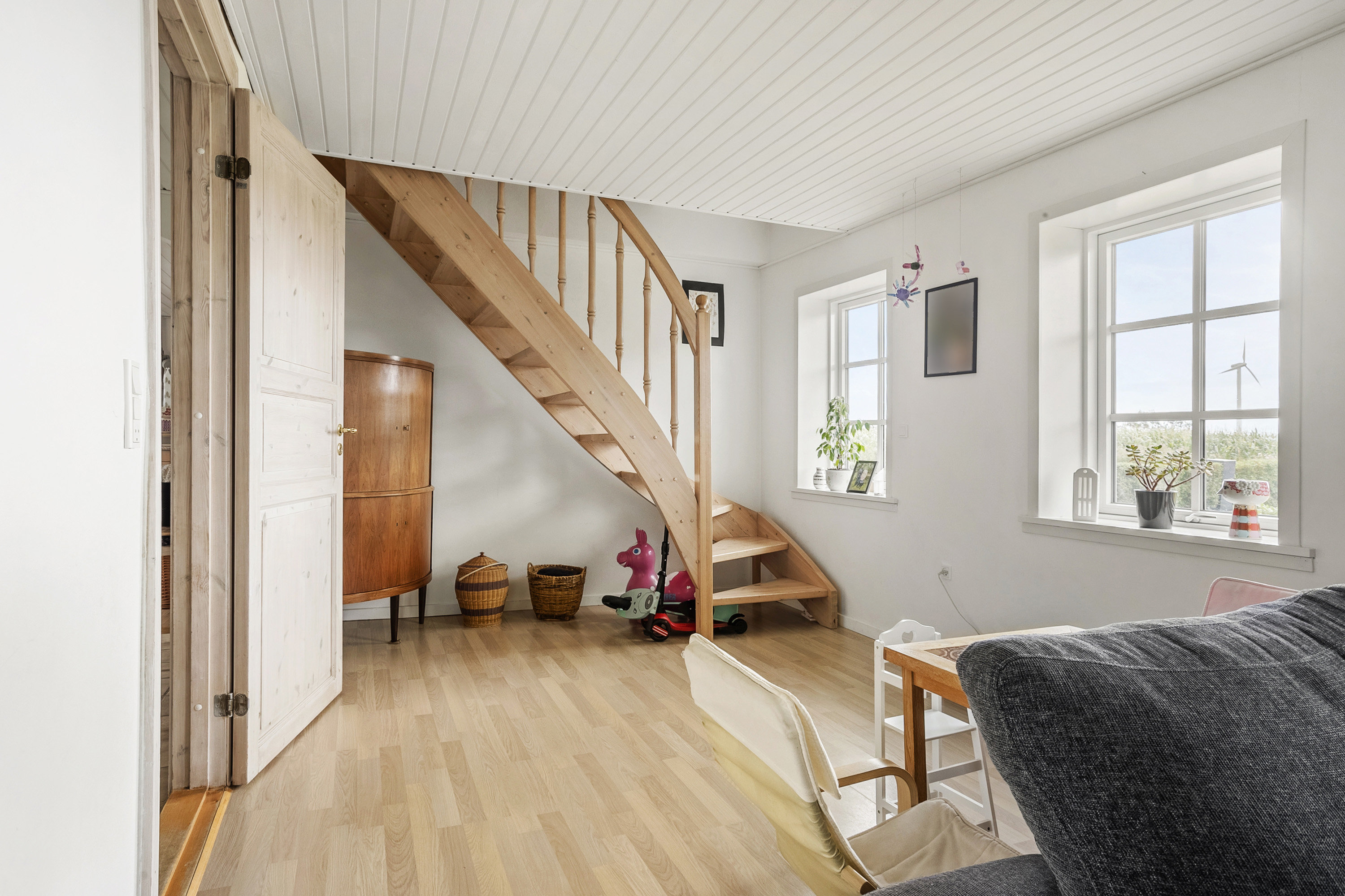 Fremhævet stue billede i fuldskærmstilstand. Billede af Læborg Kirkevej 22, Nyby, 6600 Vejen