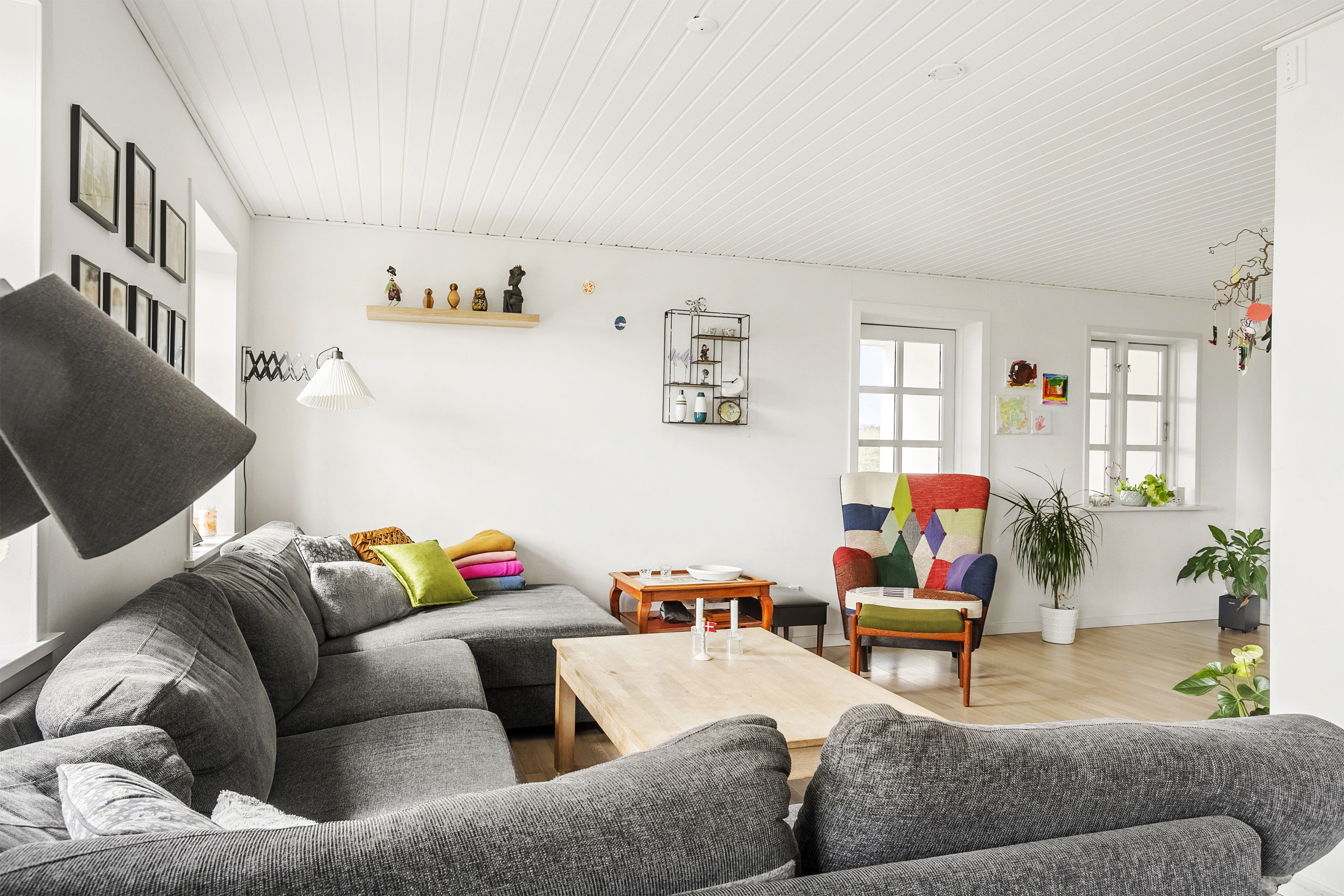 Fremhævet stue billede i fuldskærmstilstand. Billede af Læborg Kirkevej 22, Nyby, 6600 Vejen