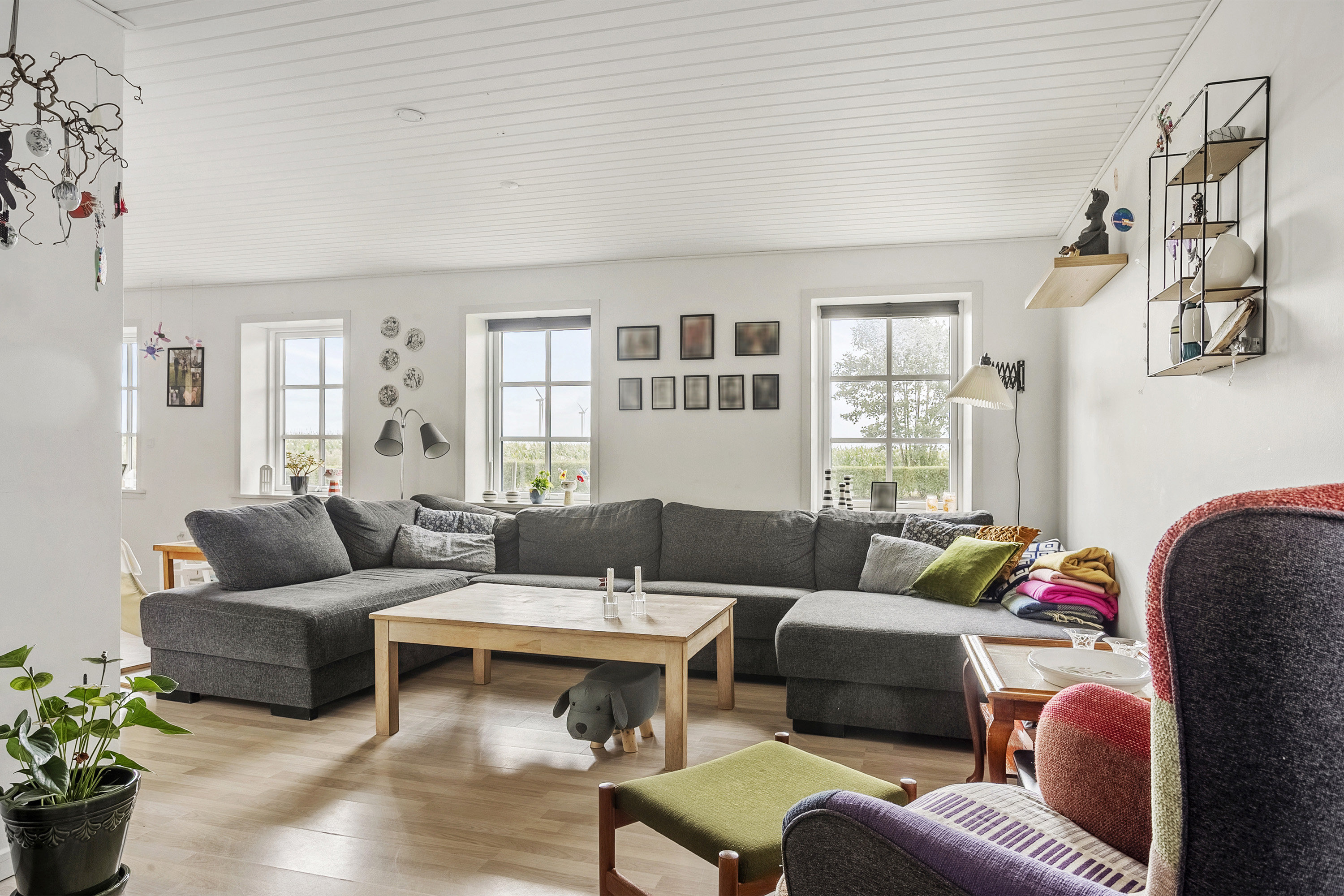 Fremhævet stue billede i fuldskærmstilstand. Billede af Læborg Kirkevej 22, Nyby, 6600 Vejen