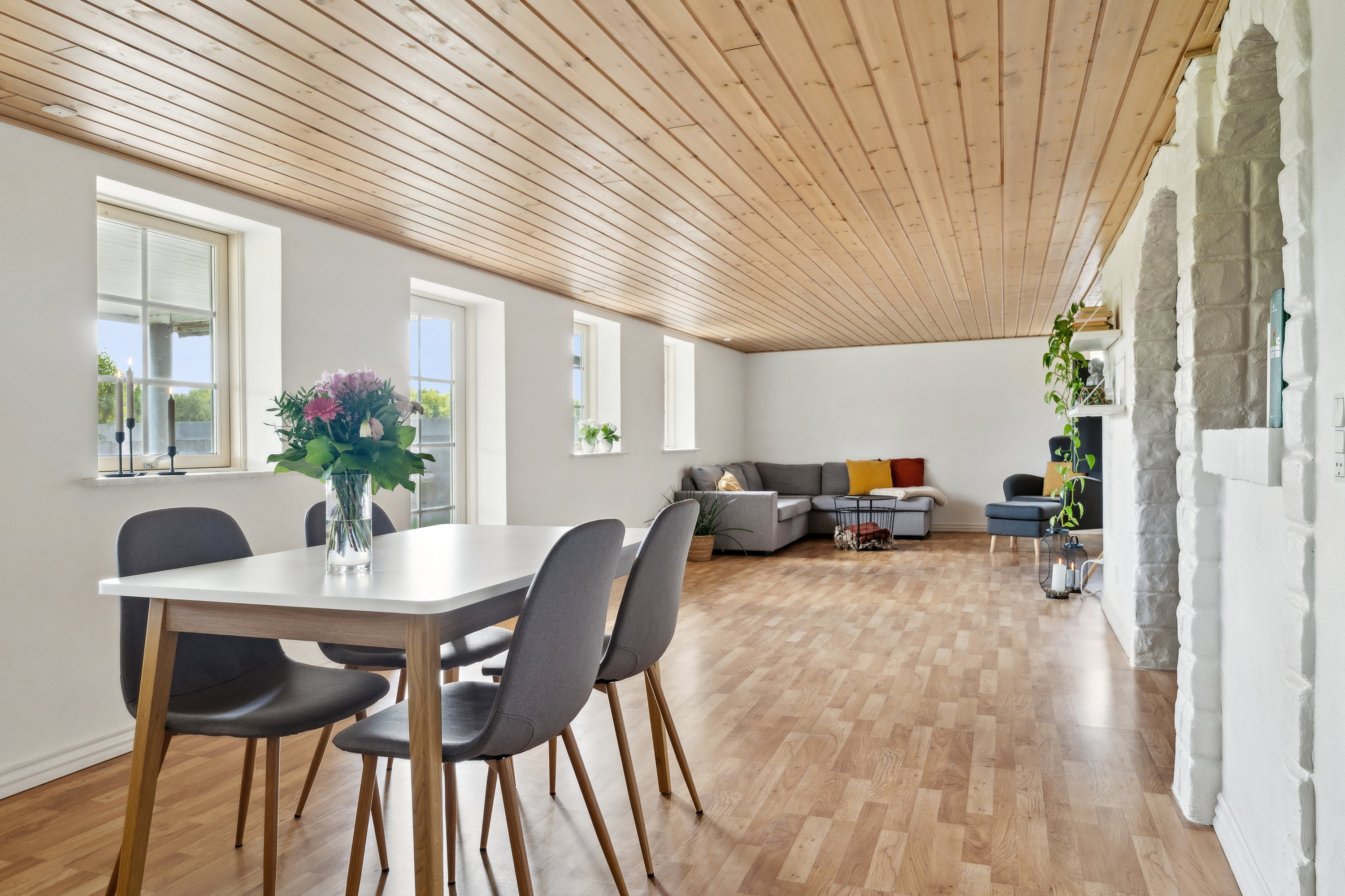 Fremhævet stue billede i fuldskærmstilstand. Billede af Gravene 1, 8981 Spentrup