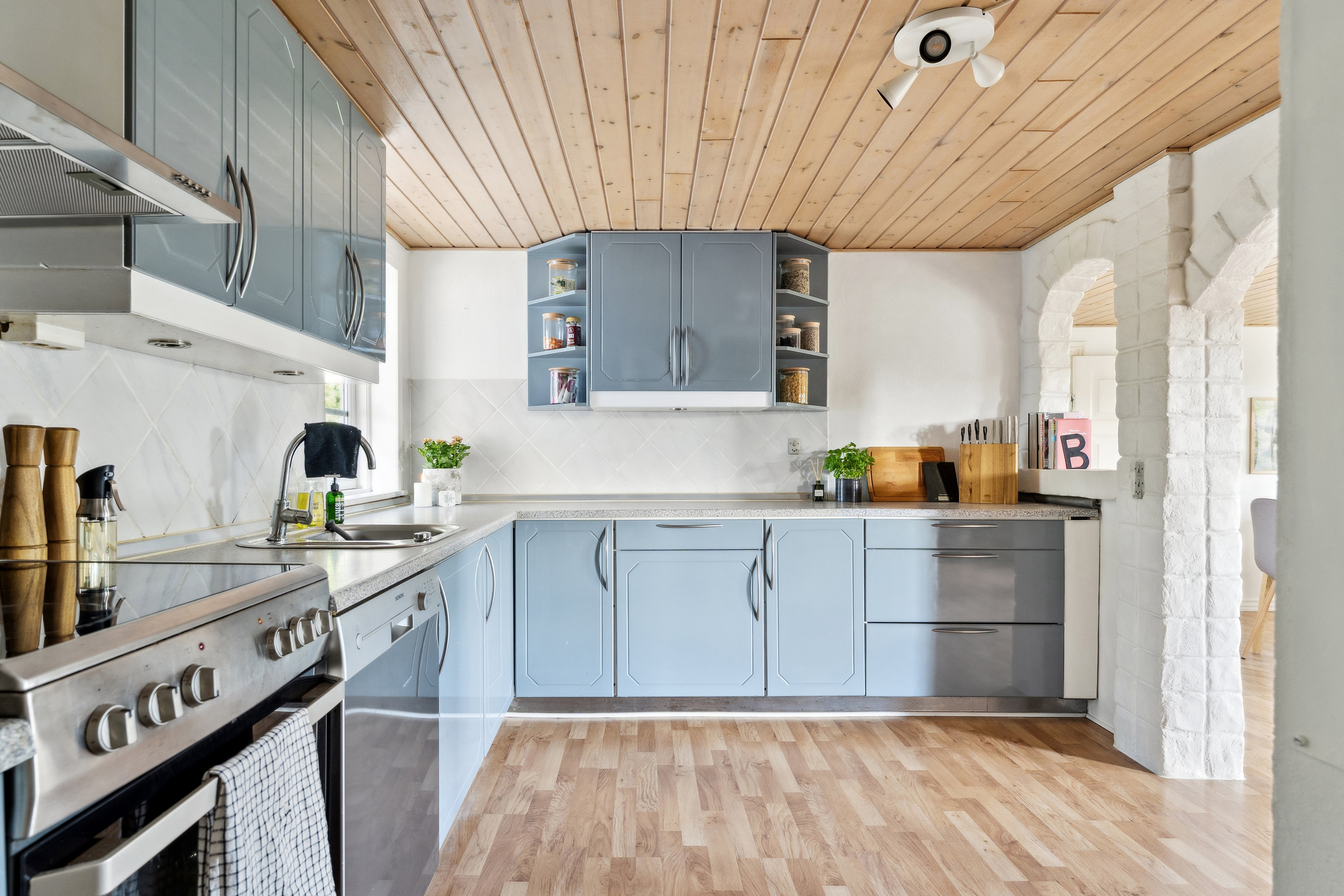 Fremhævet køkken billede i fuldskærmstilstand. Billede af Gravene 1, 8981 Spentrup